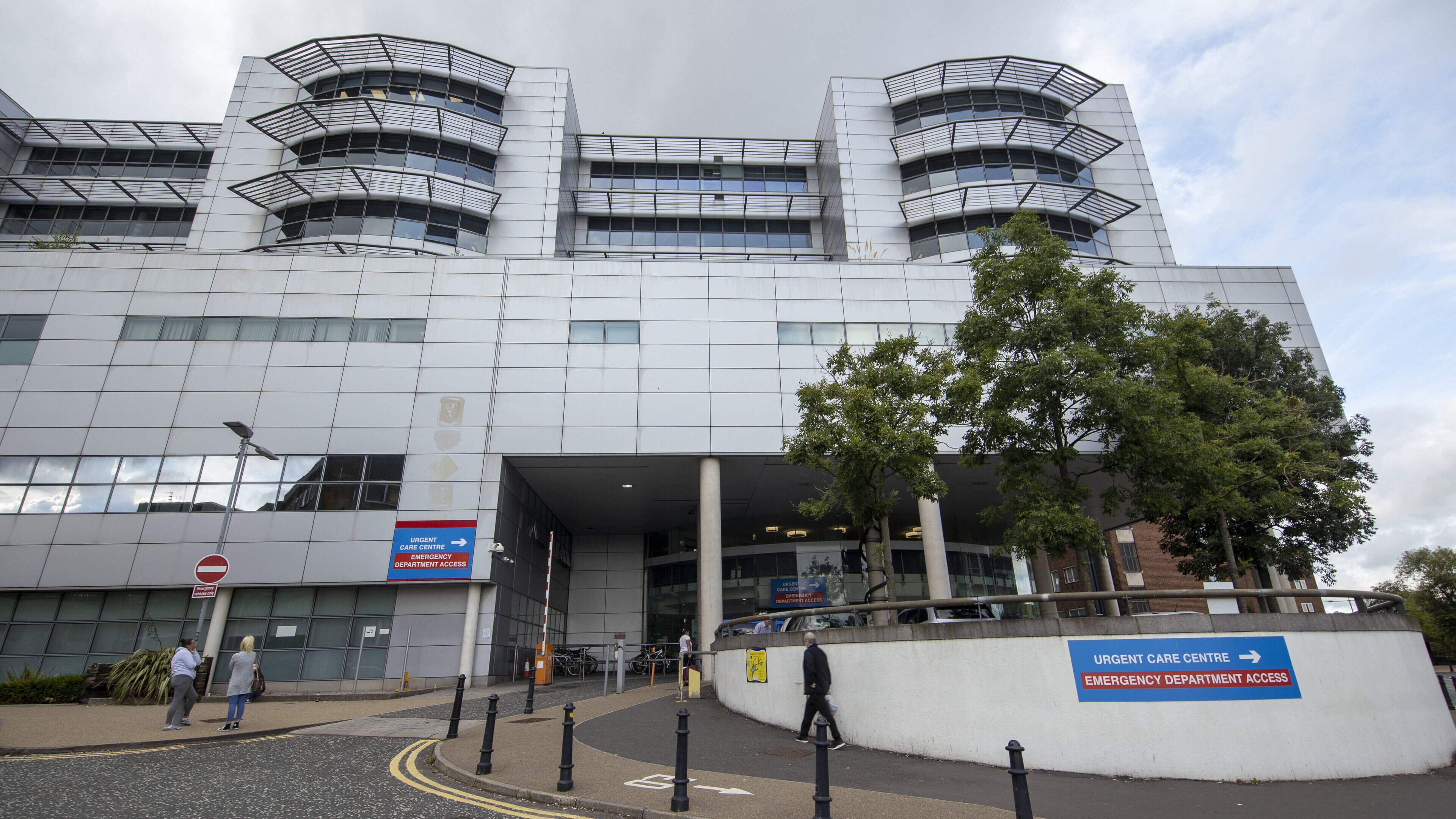 Patient jailed after using leather gloves with metal clip as makeshift weapon
