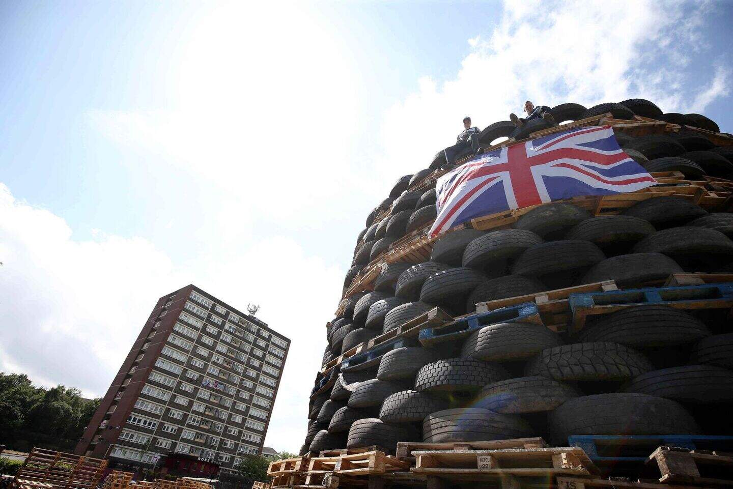 Chobham Street bonfire: Homes evacuated, others boarded up, as hour of ...