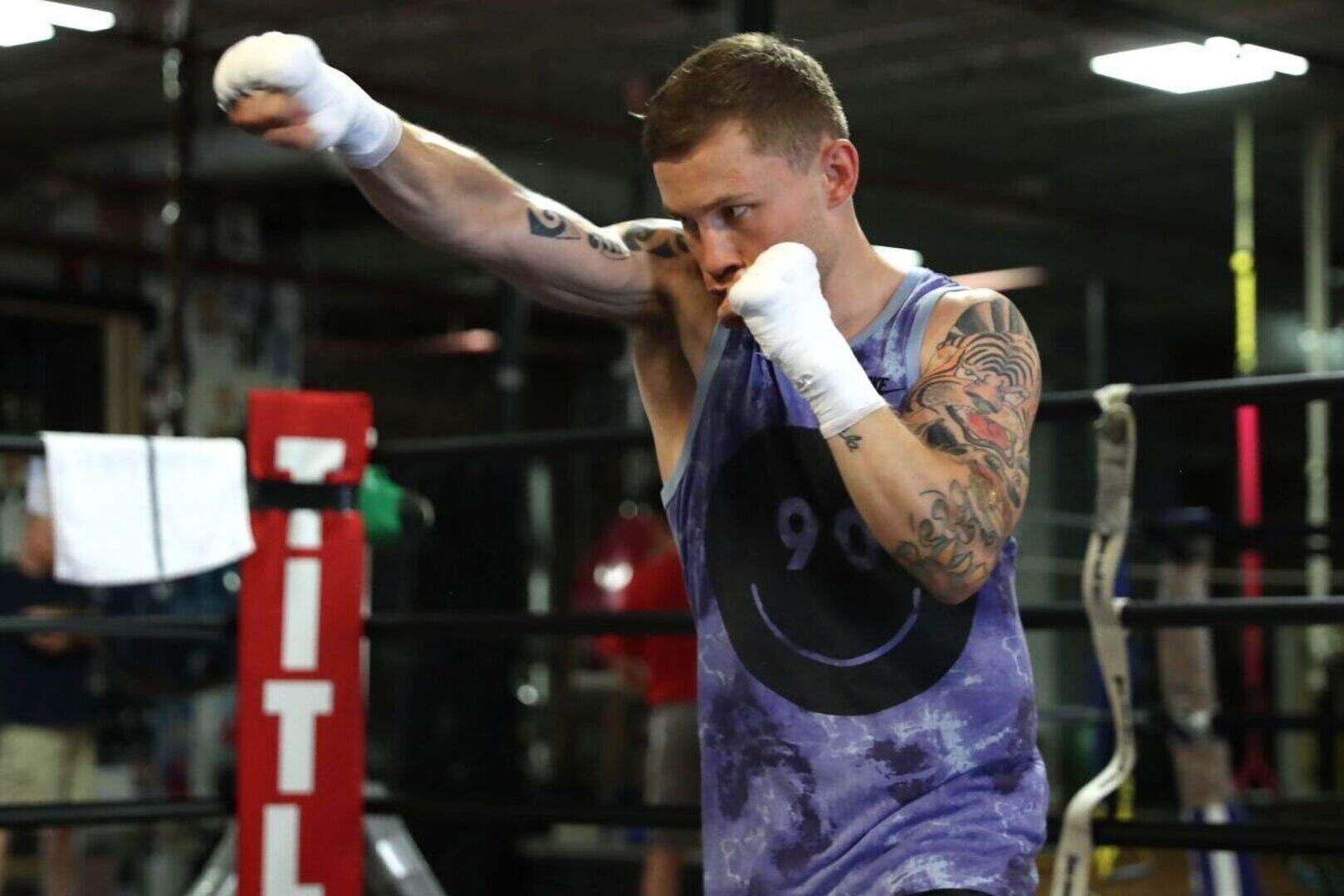 Frampton v Santa Cruz - Carl makes history to become WBA featherweight ...