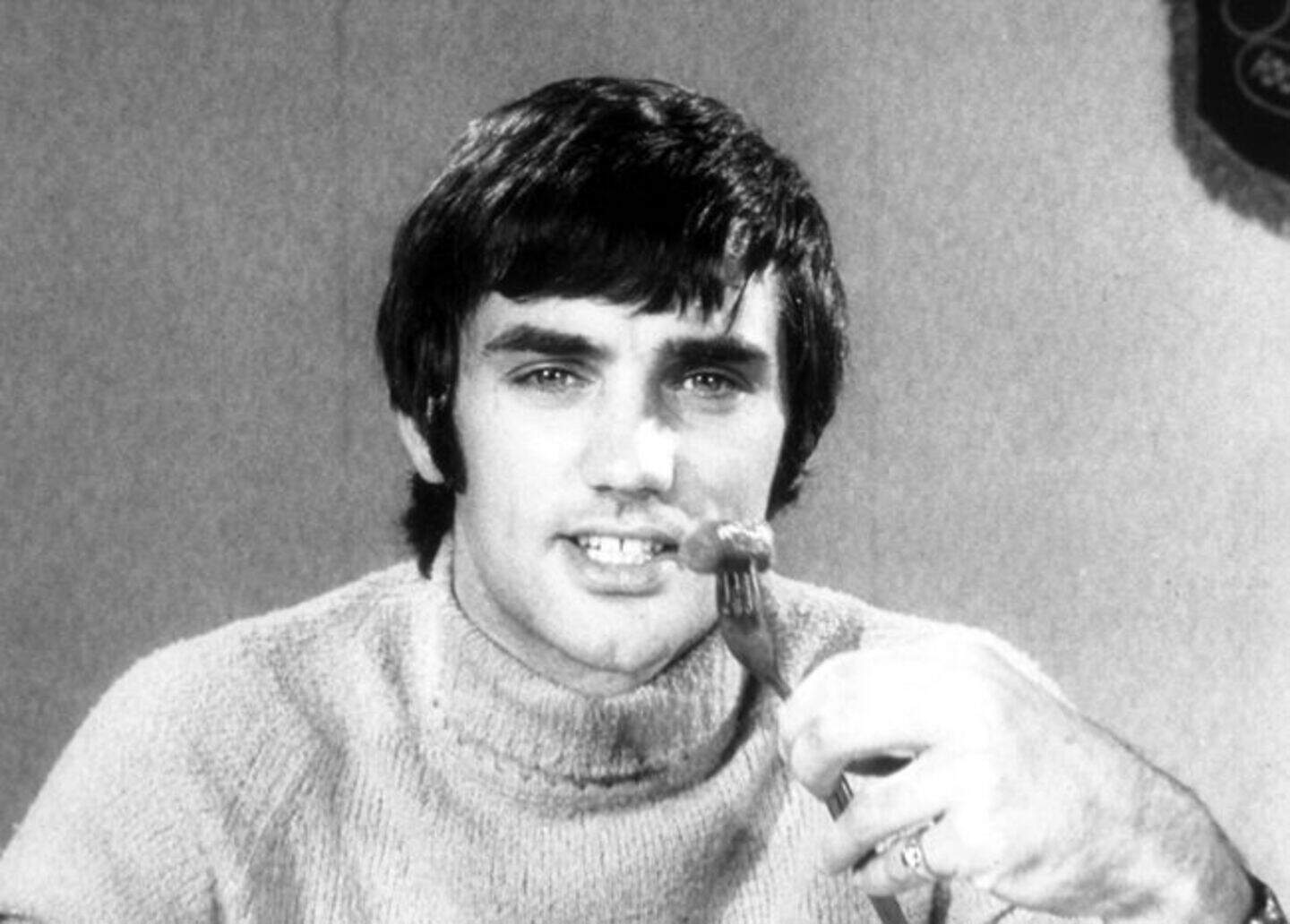 George Best fans still flock to final resting place decade after ...