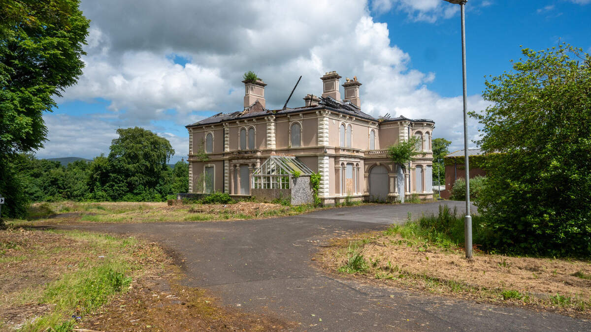 5G mast plan lodged for long-stalled Ulster University site