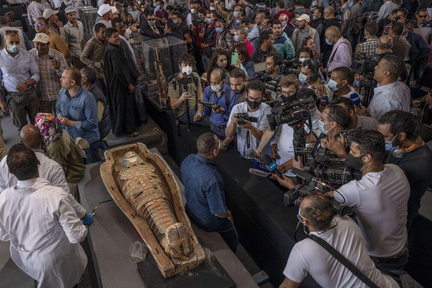 Egypt unveils ancient coffins and mummies found in huge necropolis ...
