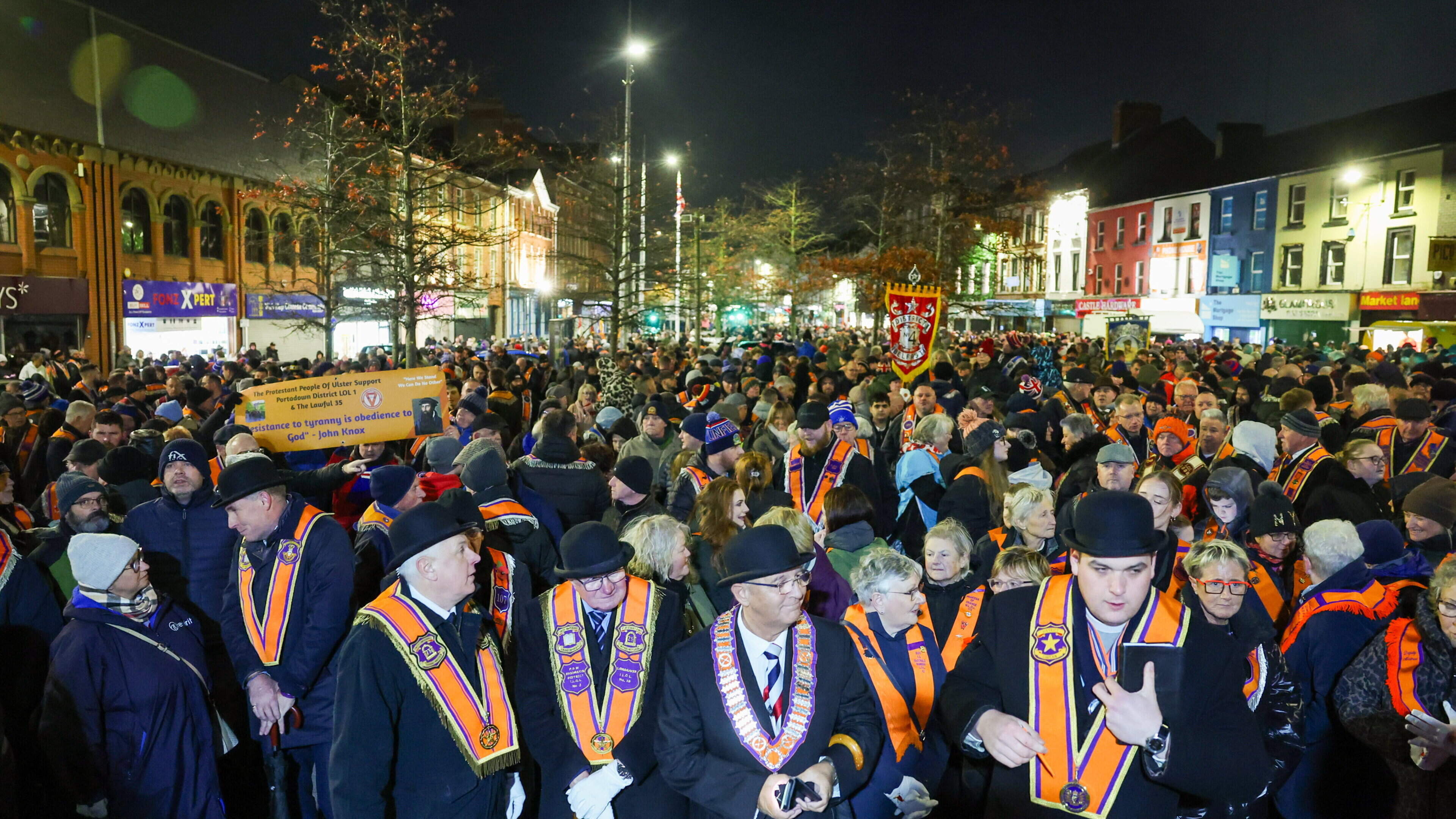 DUP in disarray over Lockhart quit threat and loyalist support for MP at huge Portadown rally
