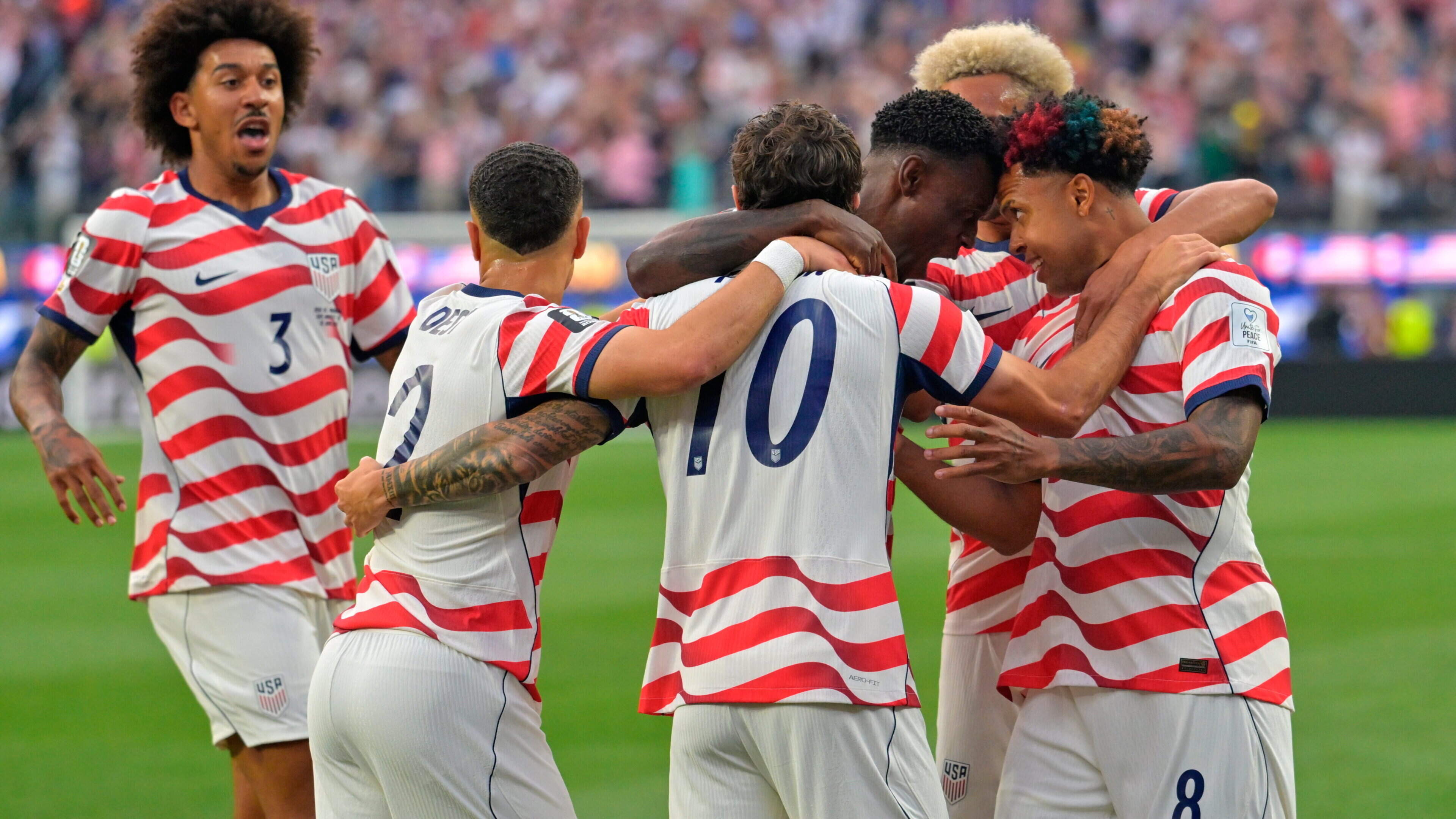 United States celebrates after an own goal by Paraguay's Damian Bobadilla © AP