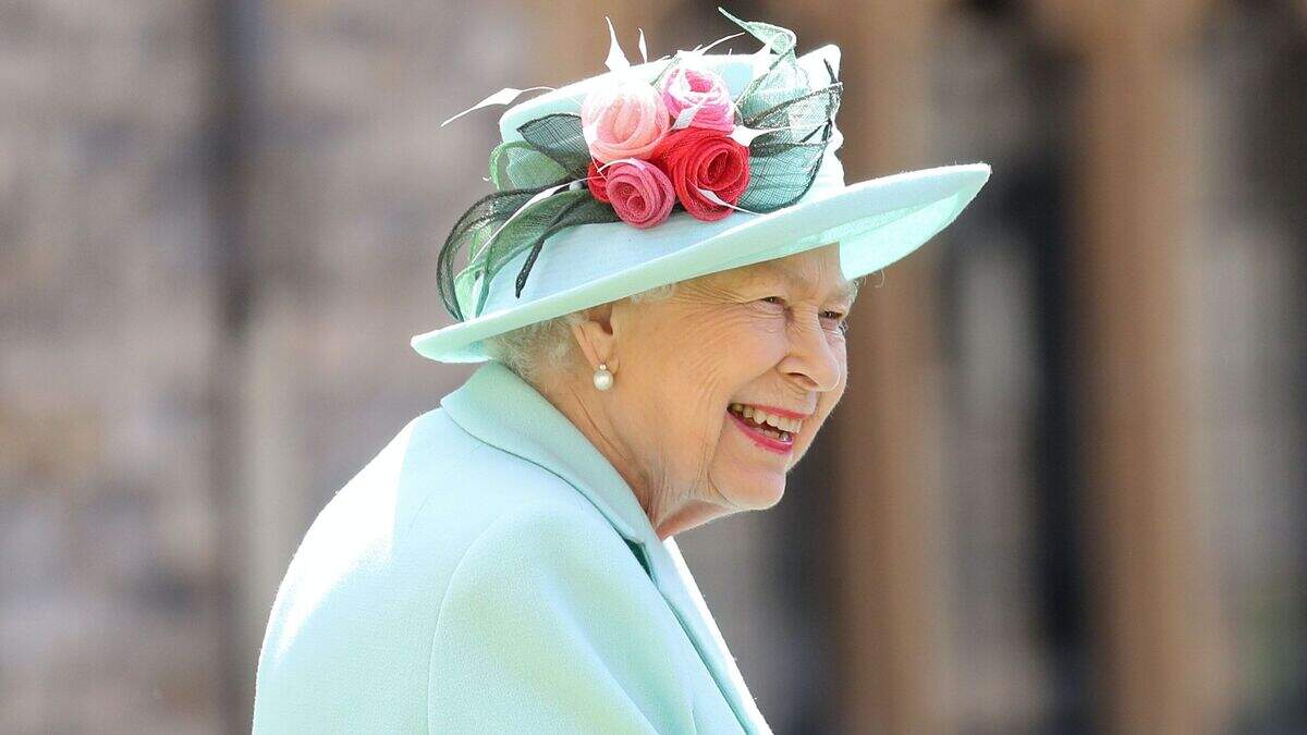 Queen returns to Windsor Castle while Philip stays on at Sandringham ...