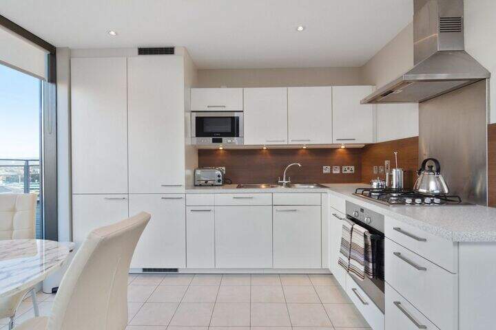 Curated visual reference: Visual Reference: Watch Spectacular Views Across Belfast With Luxury Penthouse Apartment