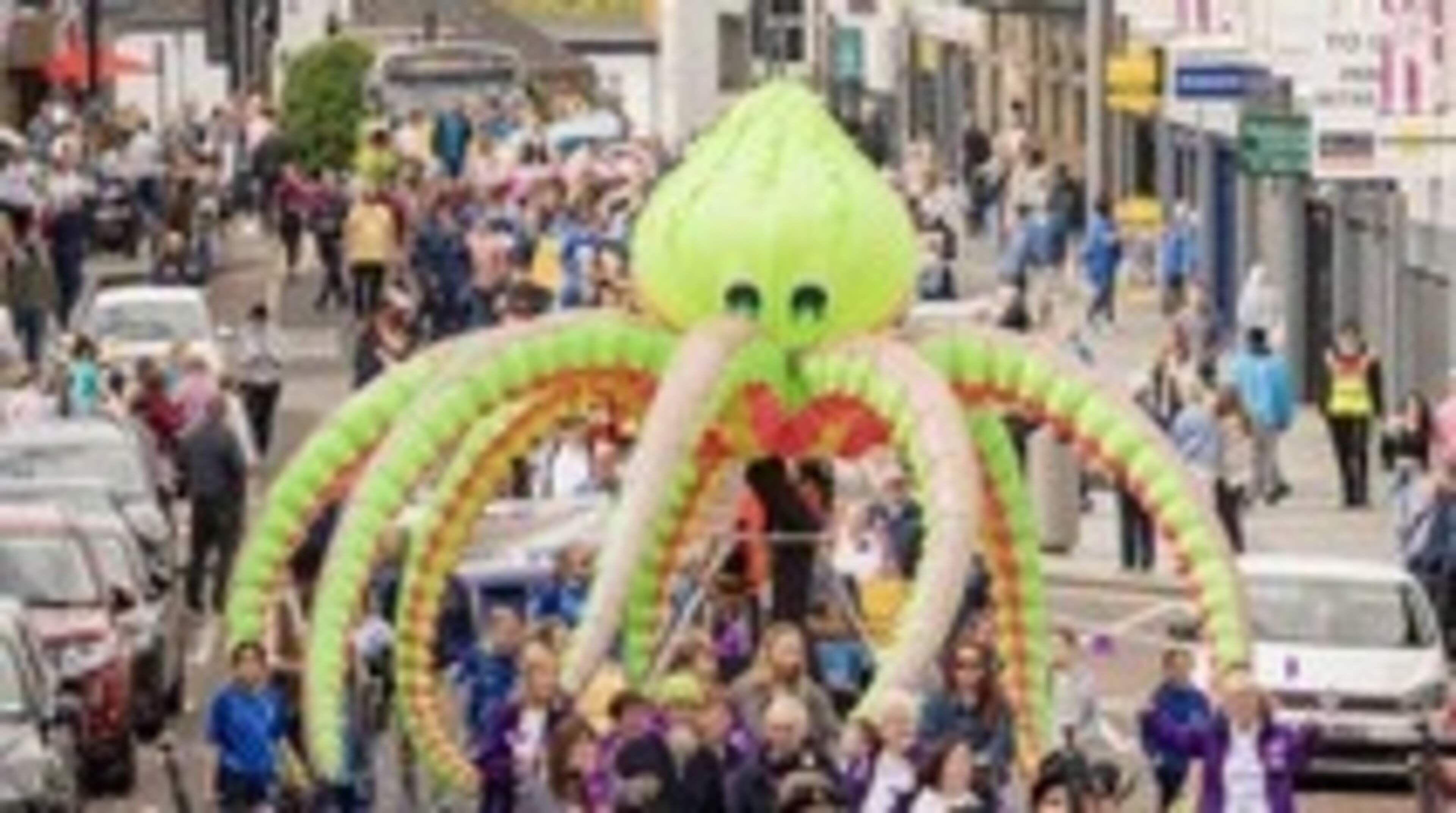 Ballymena celebrates 400th anniversary with colourful parade through town