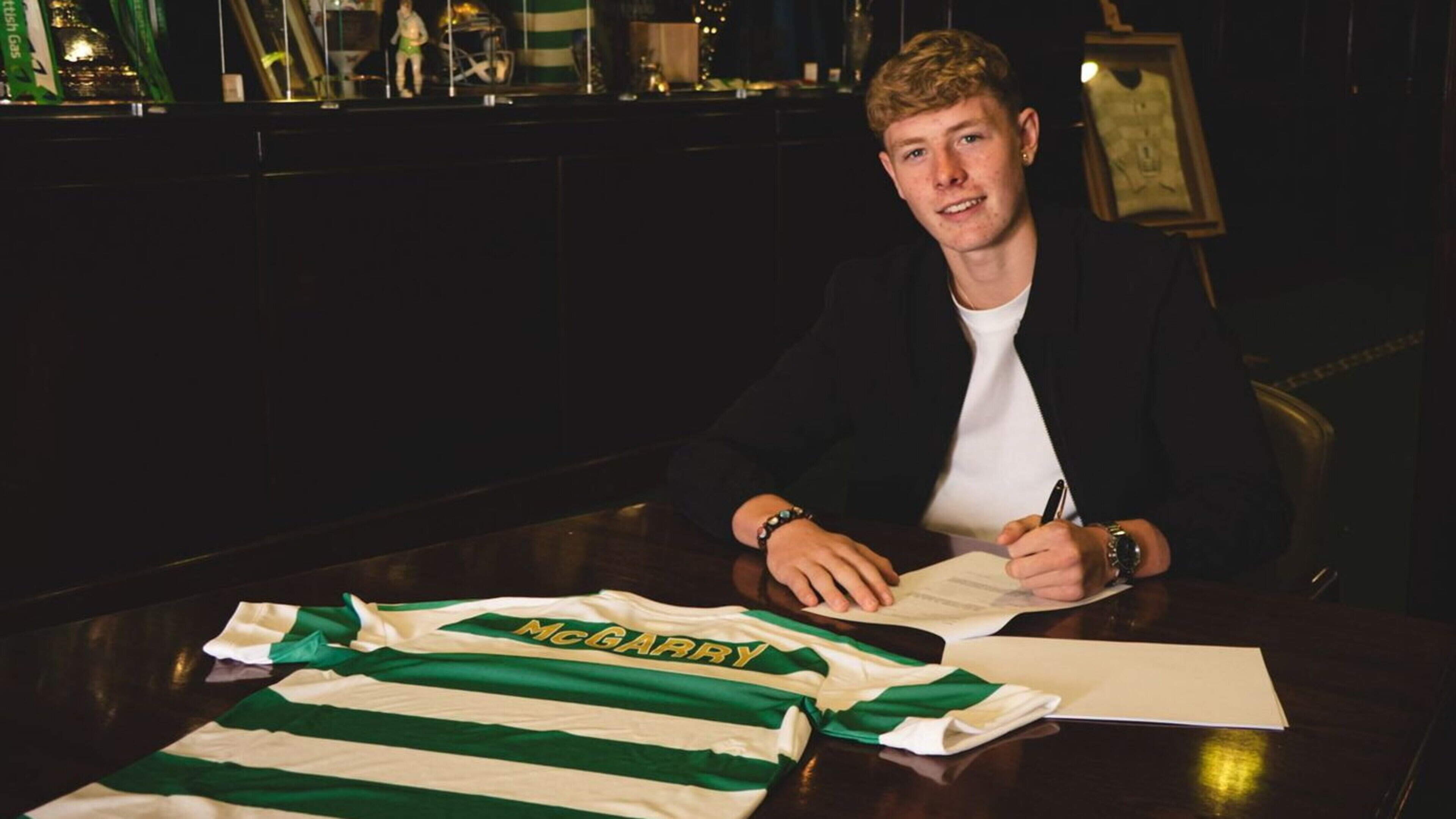 Shea McGarry has signed his first professtional contract with Celtic © Celtic FC