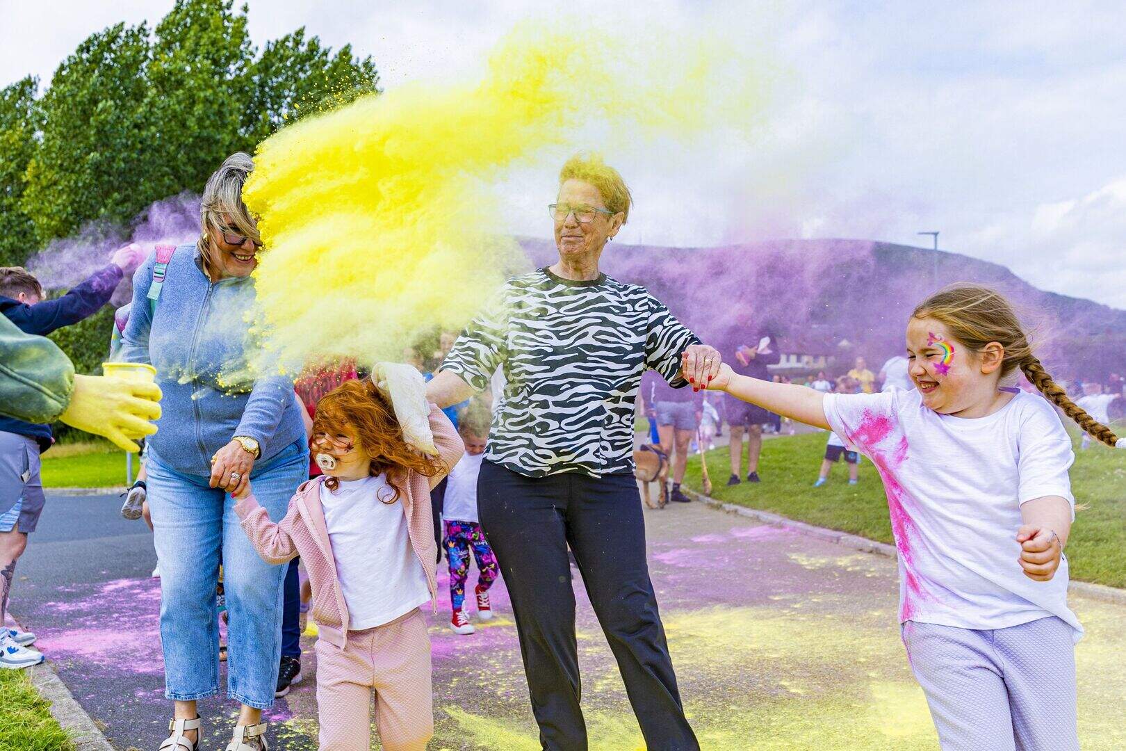 Féile an Phobail: ‘Fantastic’ fun day in west Belfast as families enjoy ...