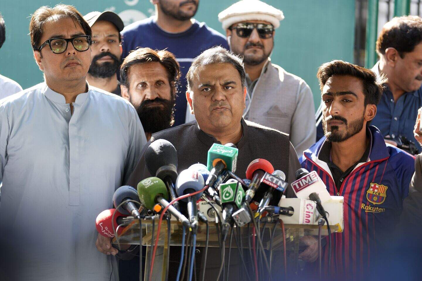 Pakistan’s election commission disqualifies ex-PM Imran Khan | Belfast ...