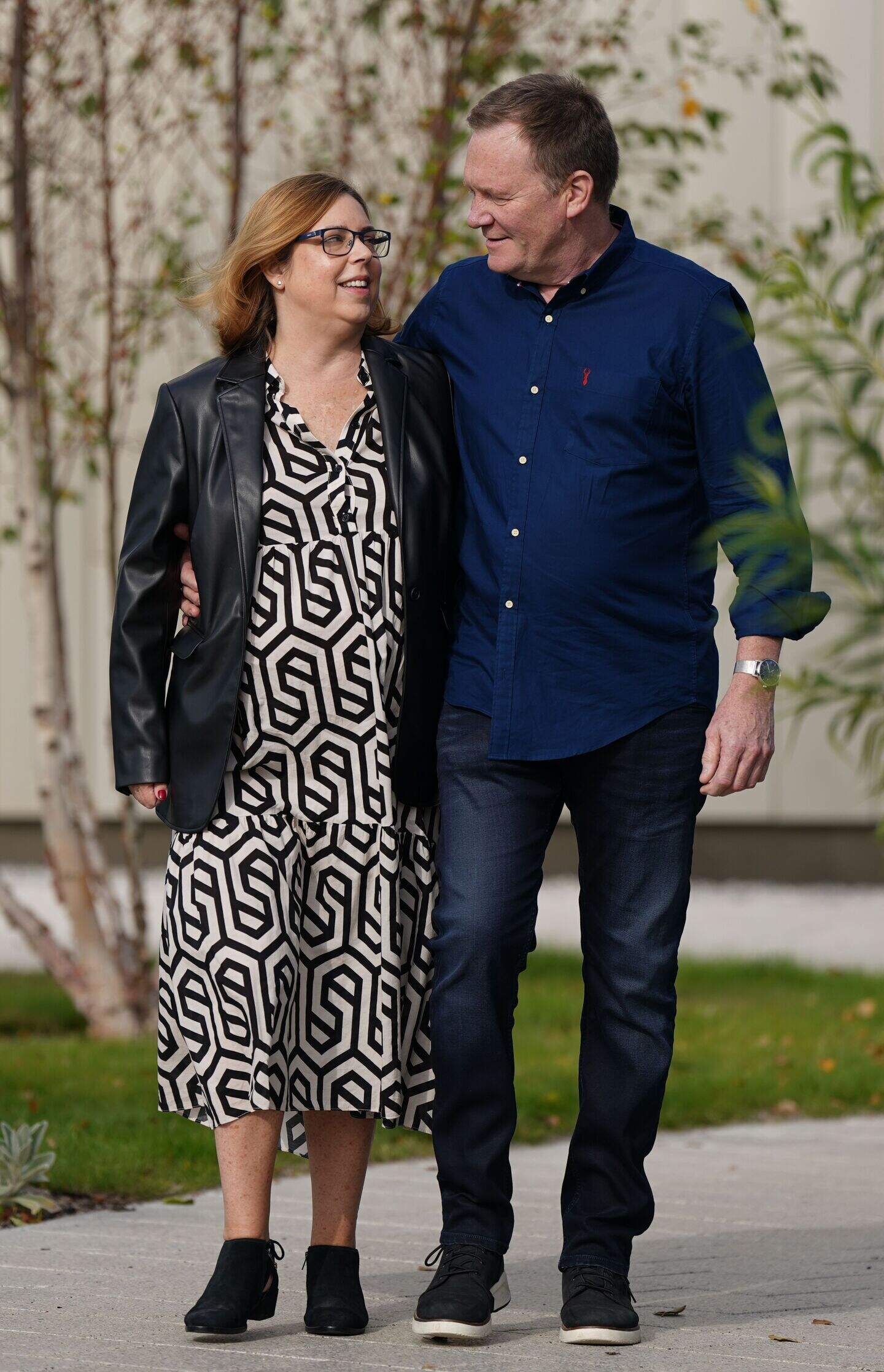 Woman is reunited with her heart-lung transplant surgeon 35 years on ...