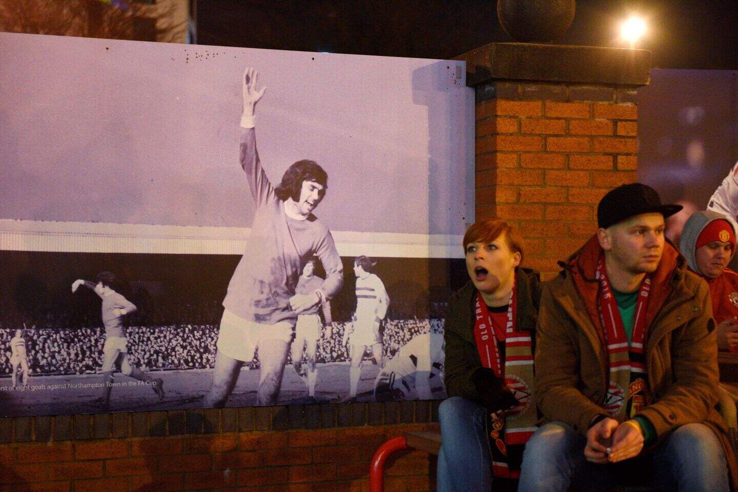 Manchester United fans unveil George Best tribute at Old Trafford on ...