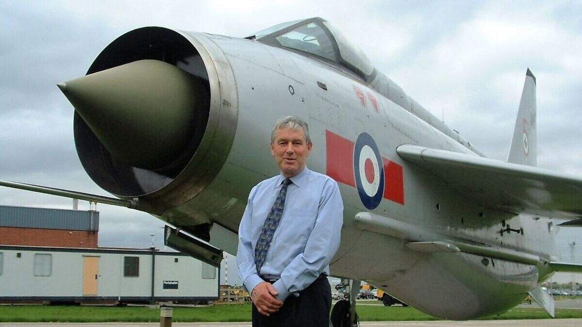 Ex-RAF pilot recalls intercepting 80 Russian bombers 50 years on ...