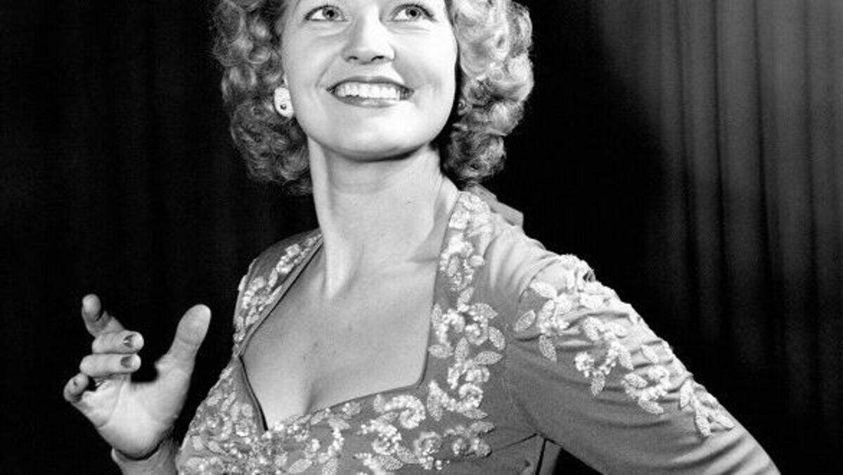 Singer Joan Regan 'dies aged 85' | Belfast Telegraph