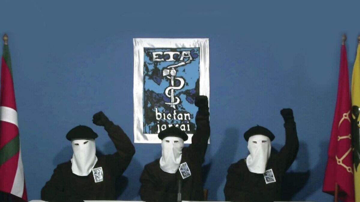 Northern Irish man witnesses Basque terrorists Eta give up weapons ...