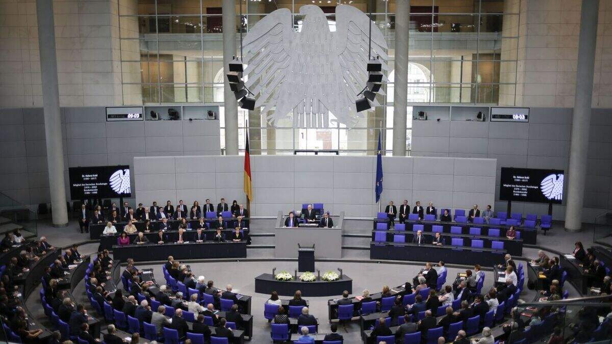 German parliament remembers former chancellor Helmut Kohl | Belfast ...