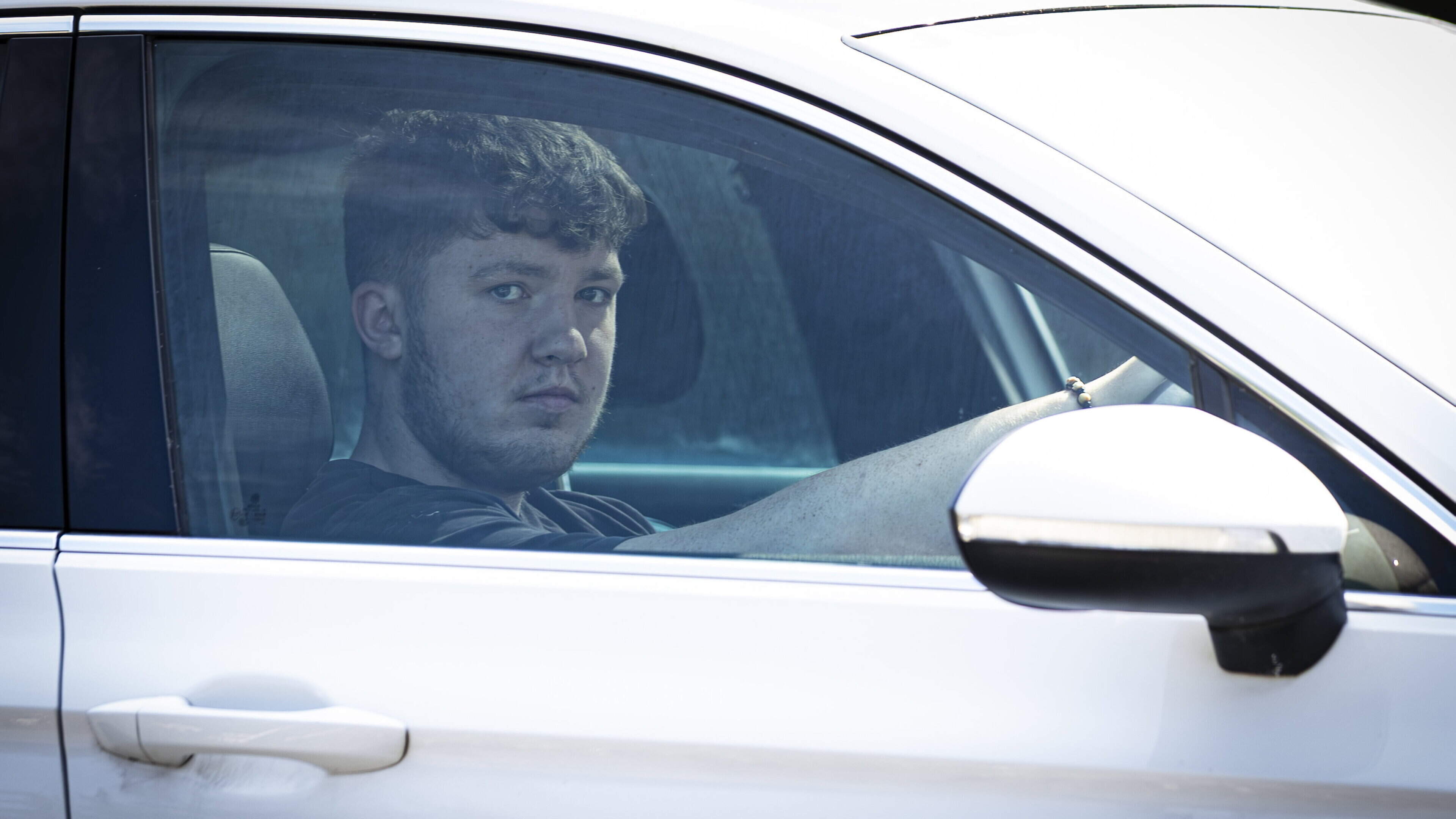 Man (20) who assaulted cops and called them ‘dirty Protestant b******s’ avoids prison