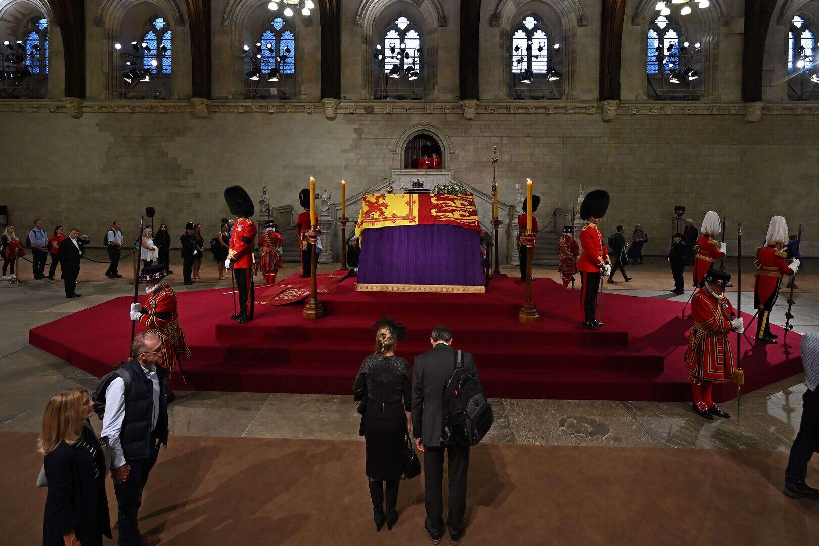 Mourners brought to tears as they say goodbye to Queen at Westminster ...