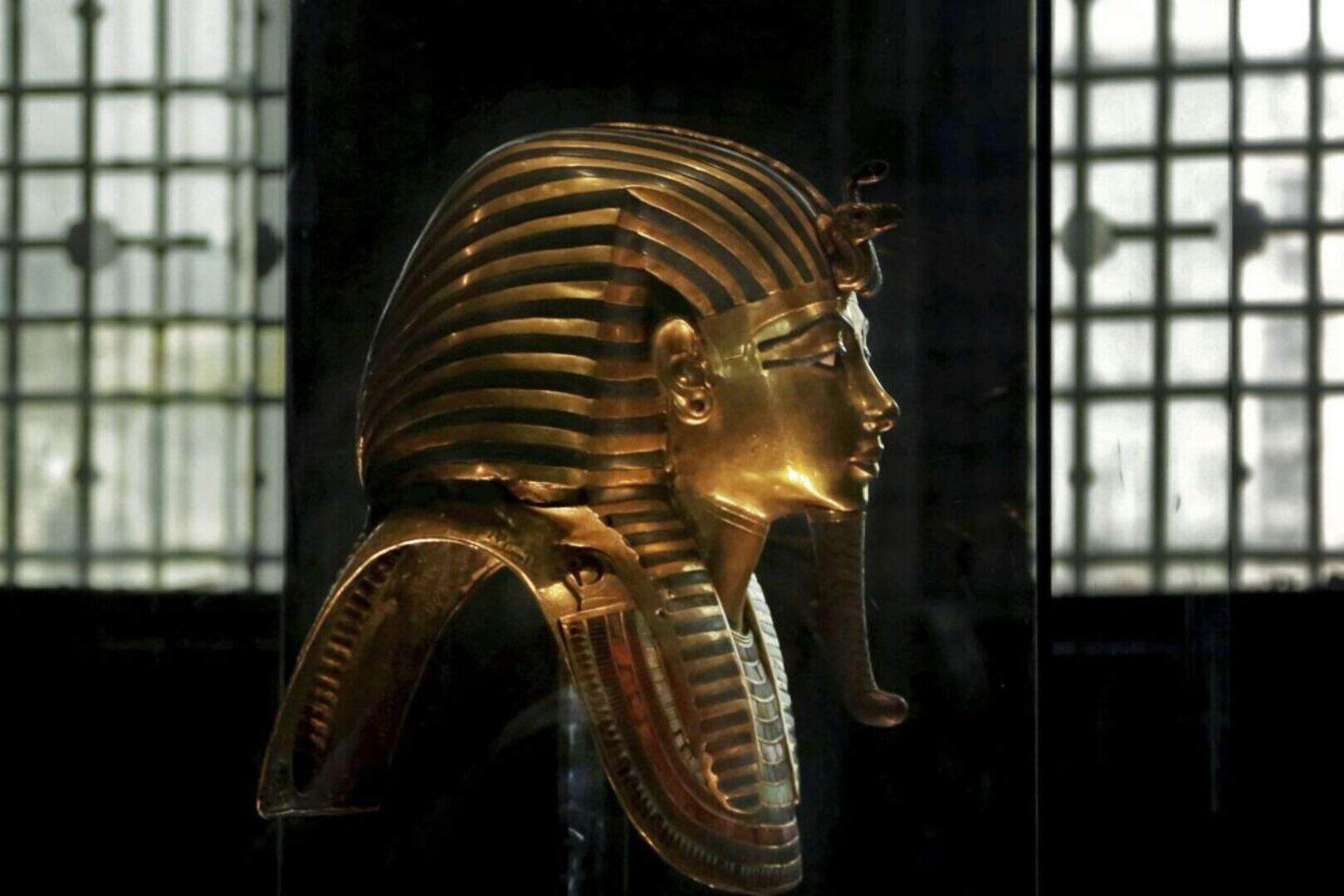 Experts meet in Egypt over moving ancient King Tut items to new museum ...