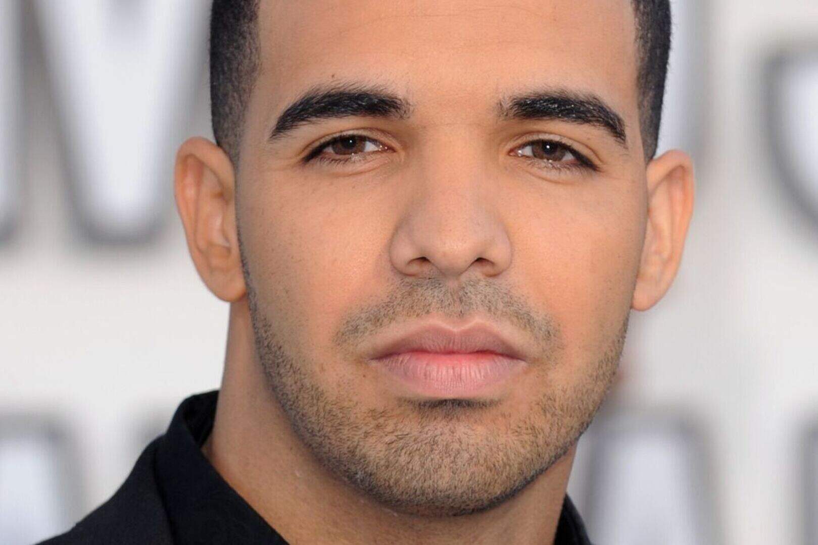 Drake enjoys Views from the top with No 1 album, single and UK ...