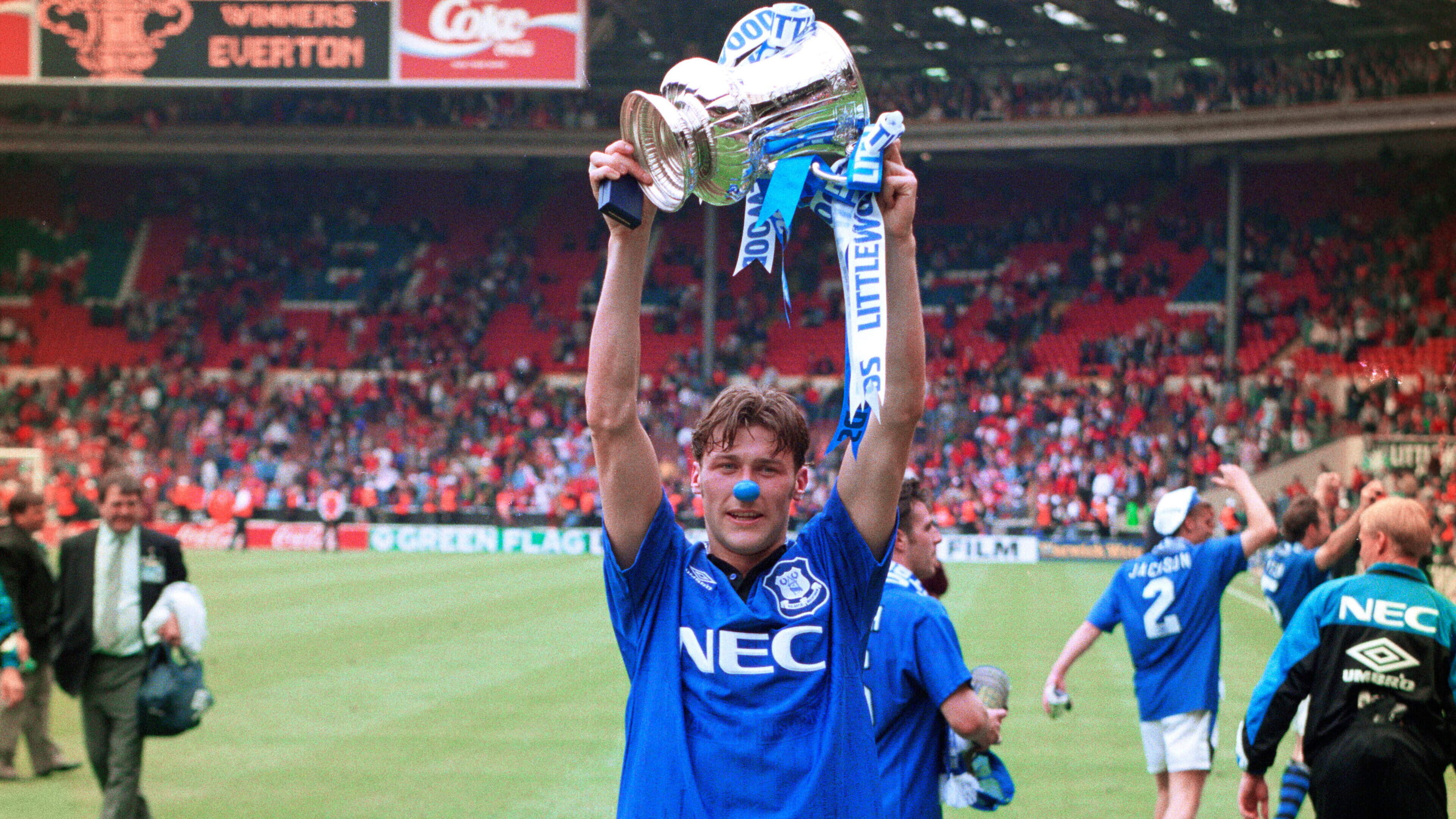 Duncan Ferguson won the FA Cup with Everton in 1995 © Hulton Archive