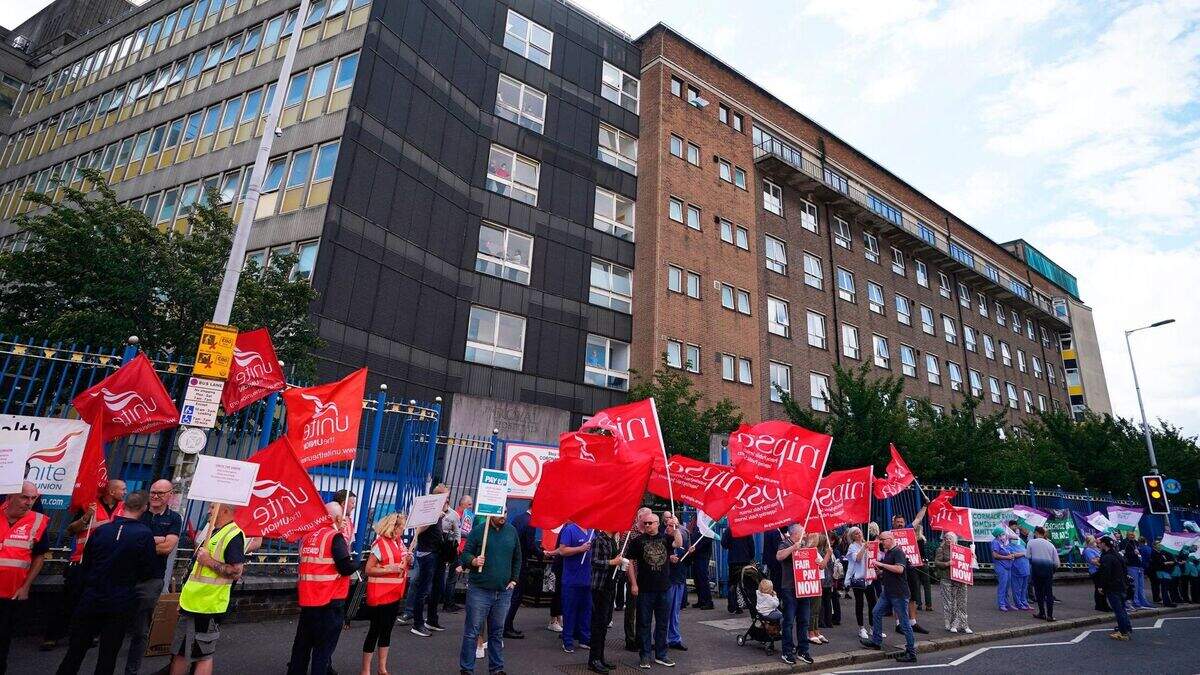 Belfast health staff protest as inflation pushes workers to the picket ...