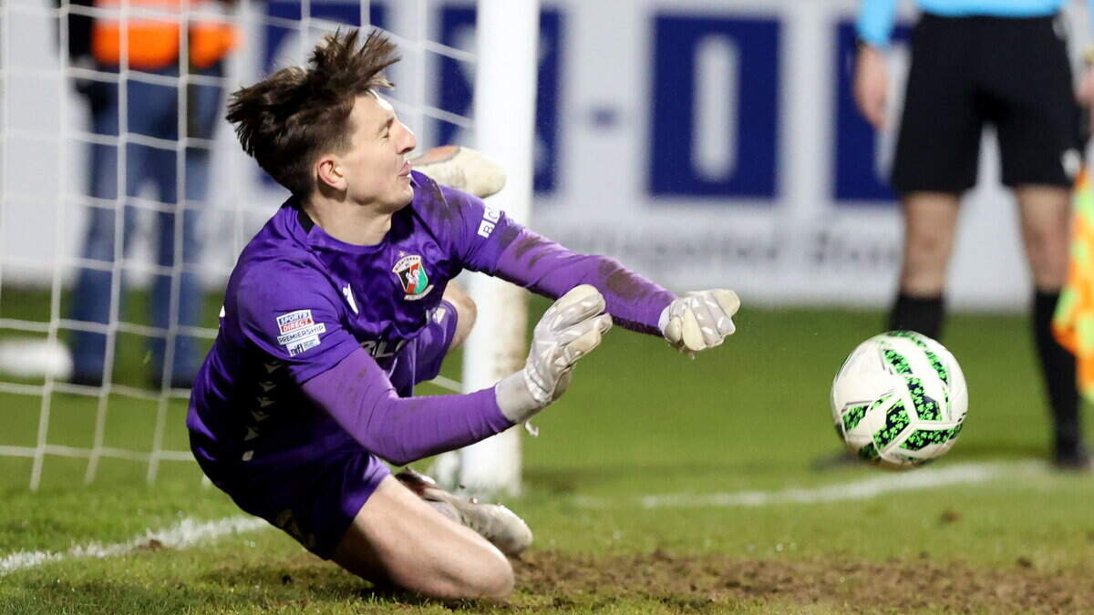 Glentoran goalkeeper outlines what he believes makes Crusaders a more difficult opponent this season