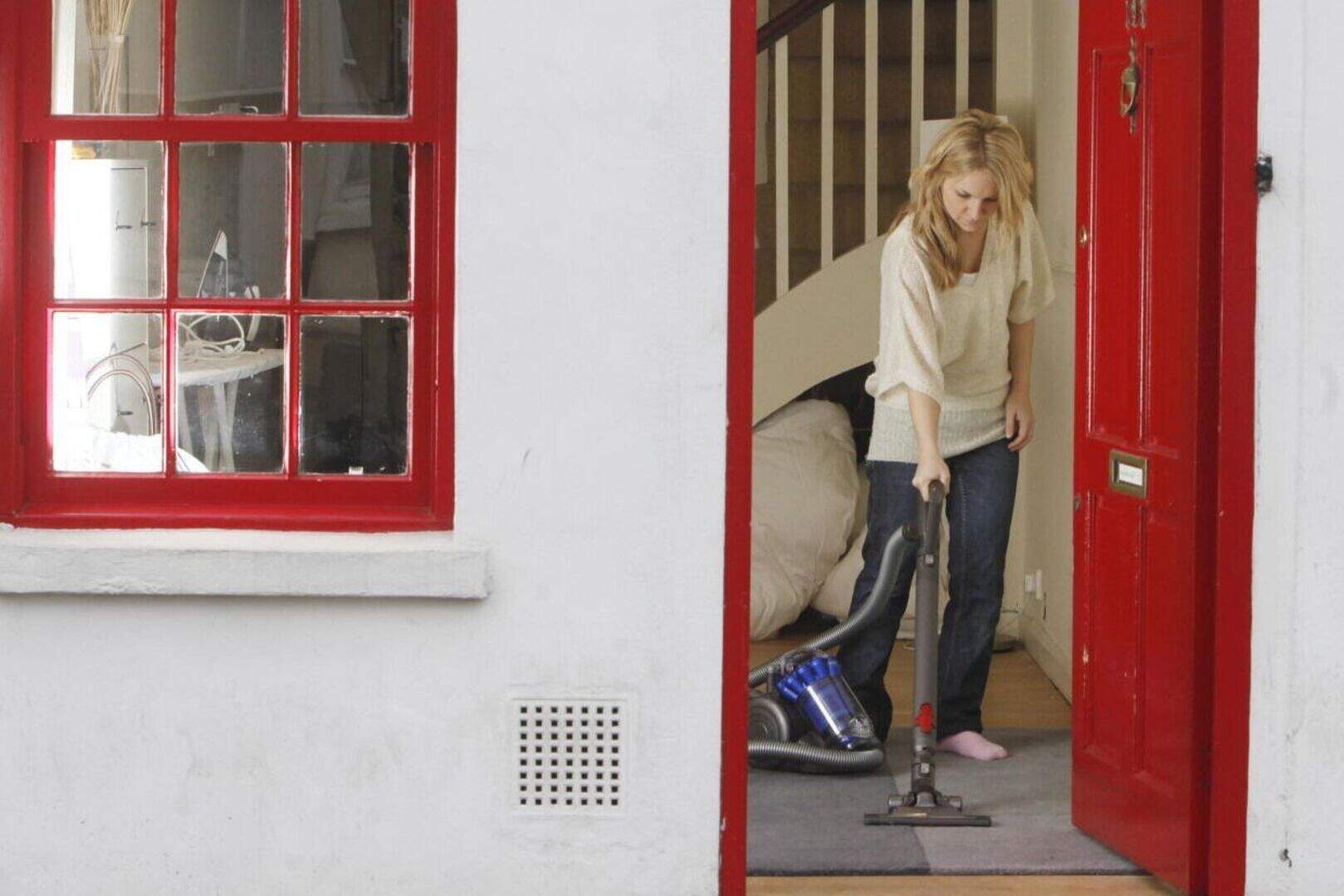 Women still doing more housework and childcare than men, report finds ...