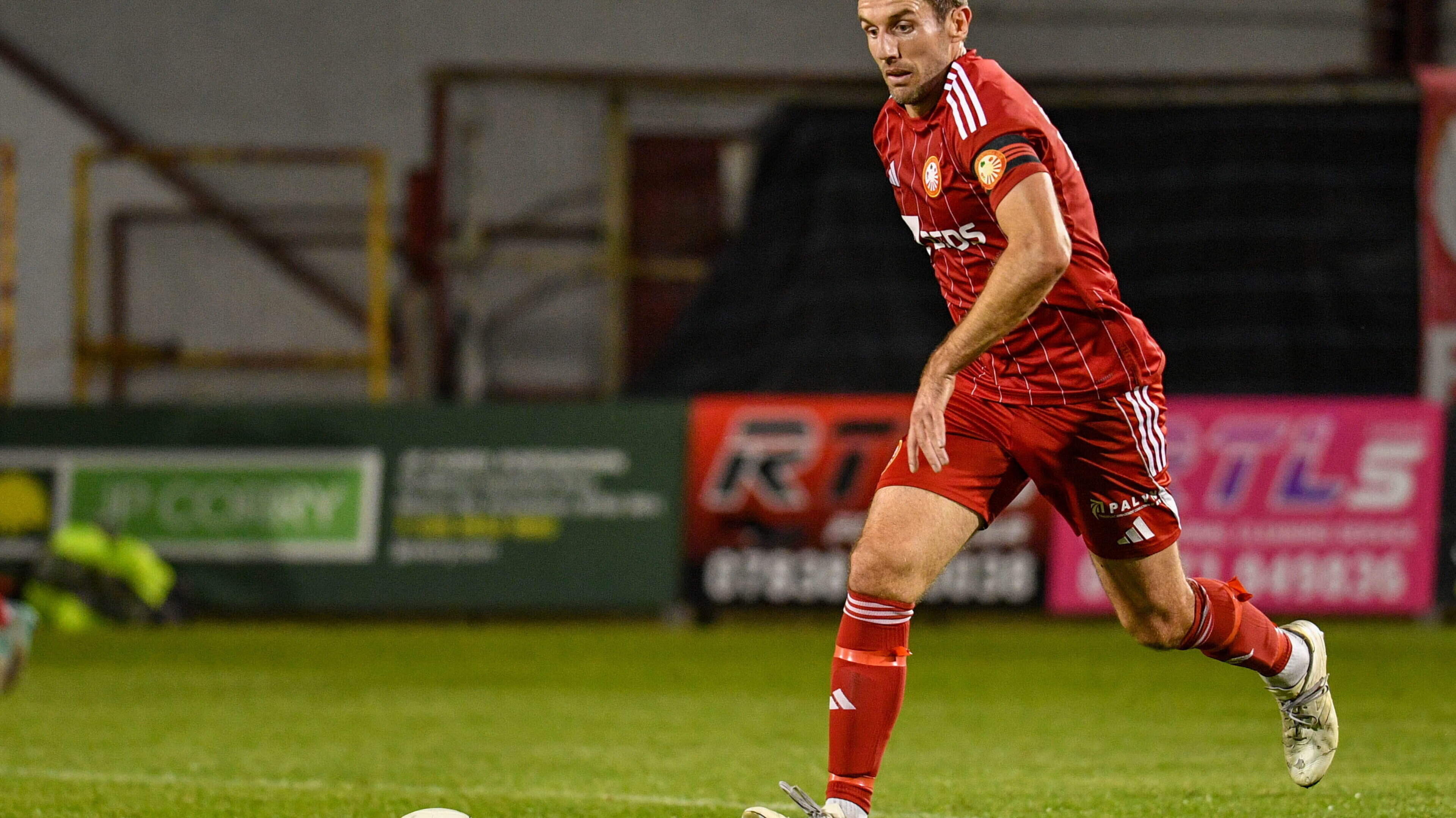 David Jeffrey hails Gary Thompson’s refusal to come off as Portadown seal vital victory