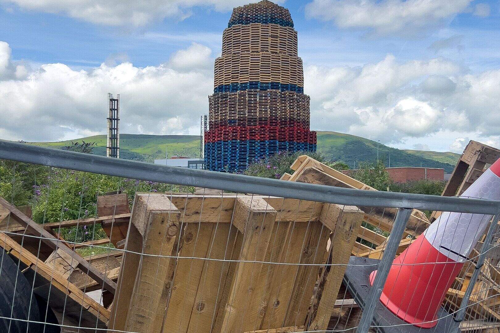 South Belfast Bonfire Standoff: PSNI Refuses to Assist Council Contractors as Asbestos Concerns Mount