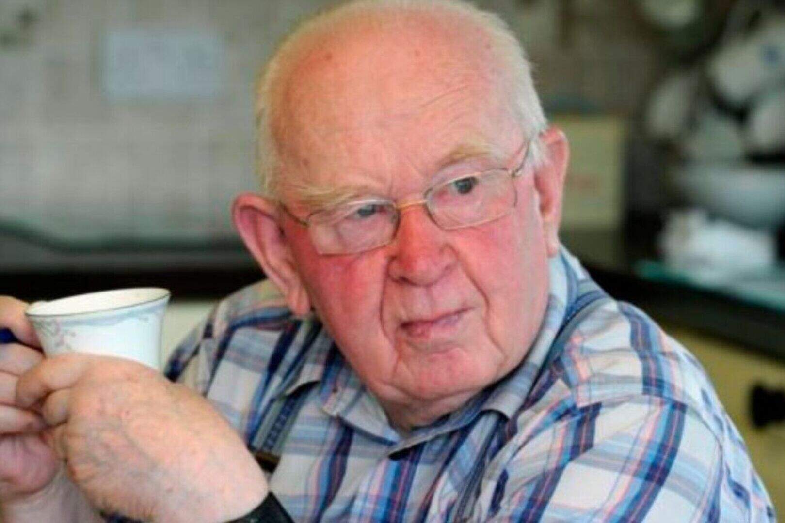 Tributes to one of 'Hooded Men' after death at age of 86 | Belfast ...