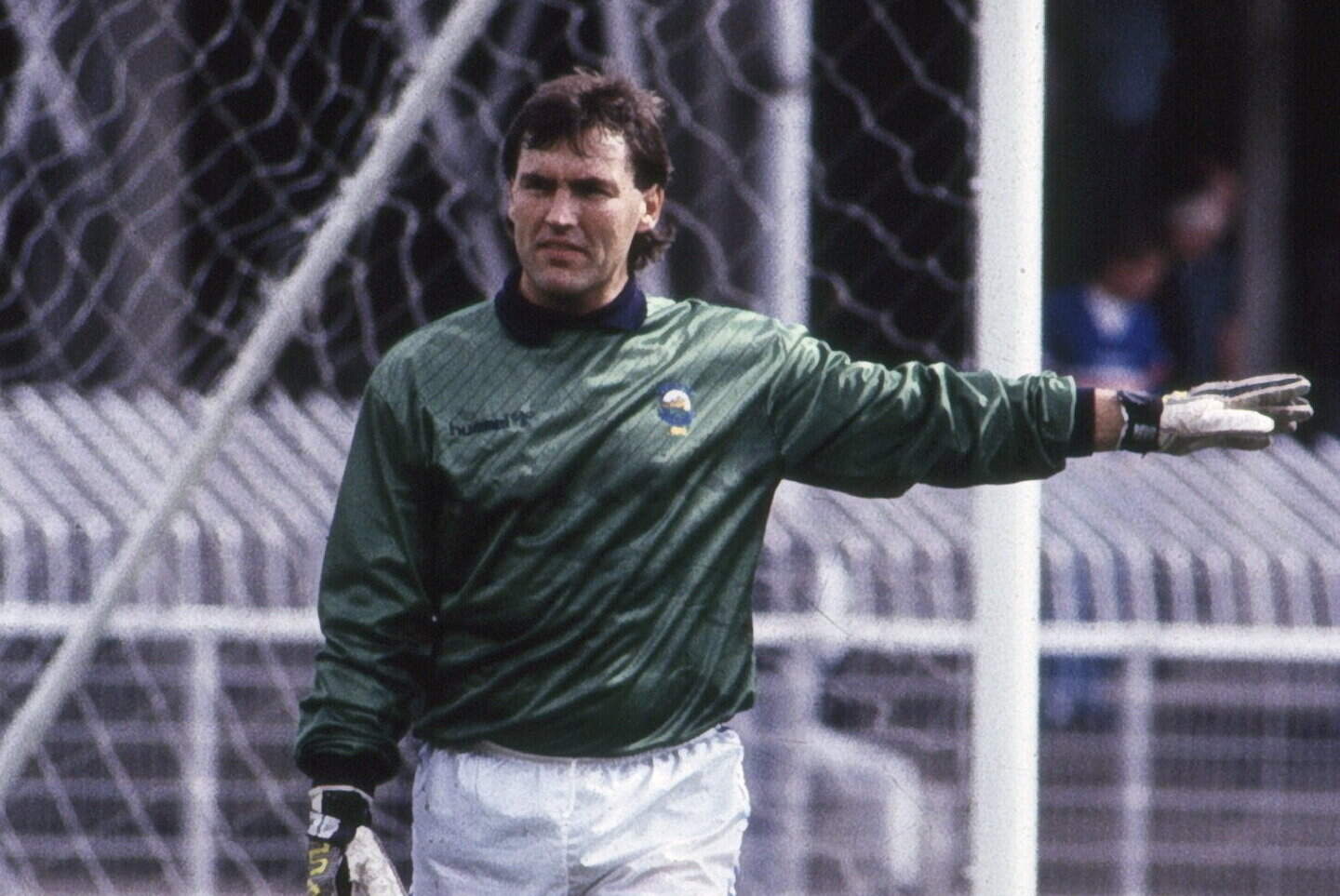 Irish League: Glentoran's Alan Paterson and Linfield's George Dunlop ...