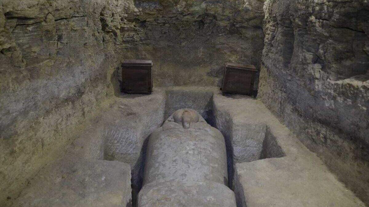 Egyptian archaeologists unveil ancient tombs and artefacts | Belfast ...