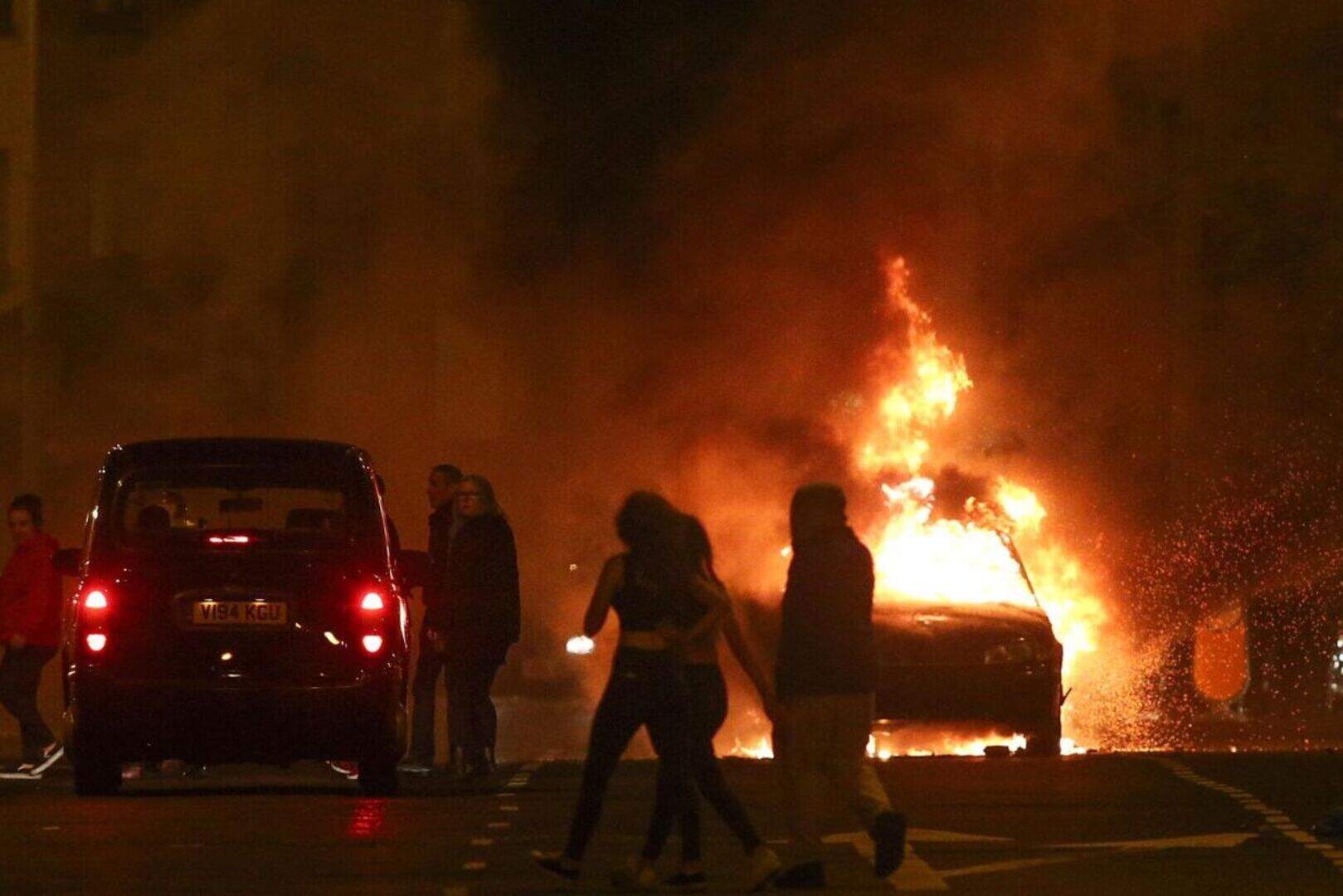 Divis Hoods torch cars and goad PSNI at internment night bonfire ...