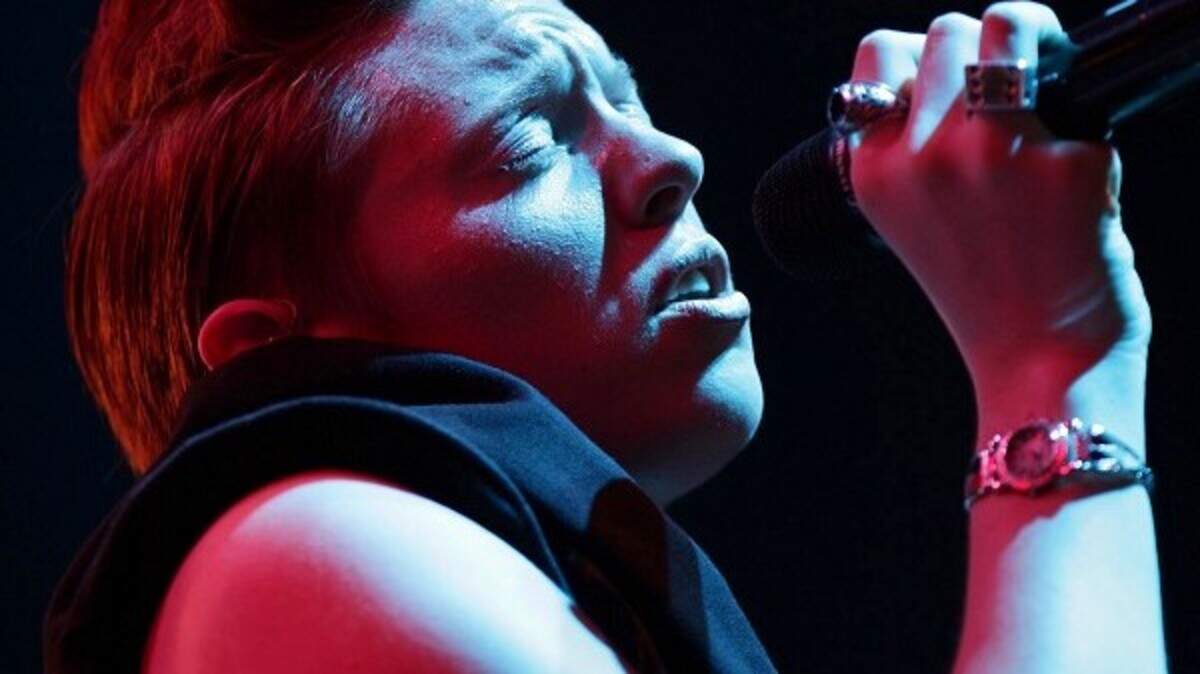 La Roux star sorry over album delay | Belfast Telegraph