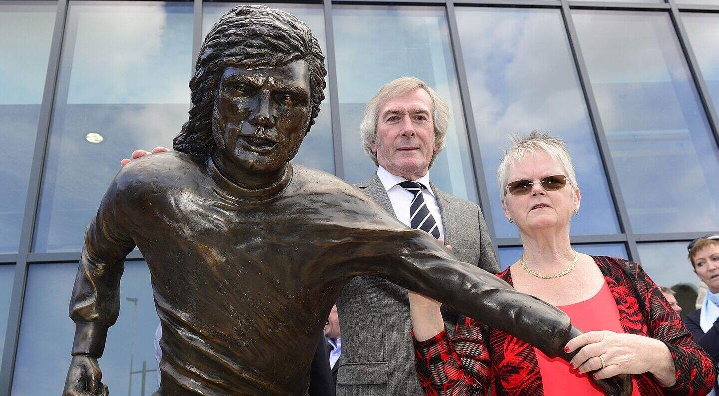 Superfan Linda tells of annual pilgrimage to grave of hero George Best ...