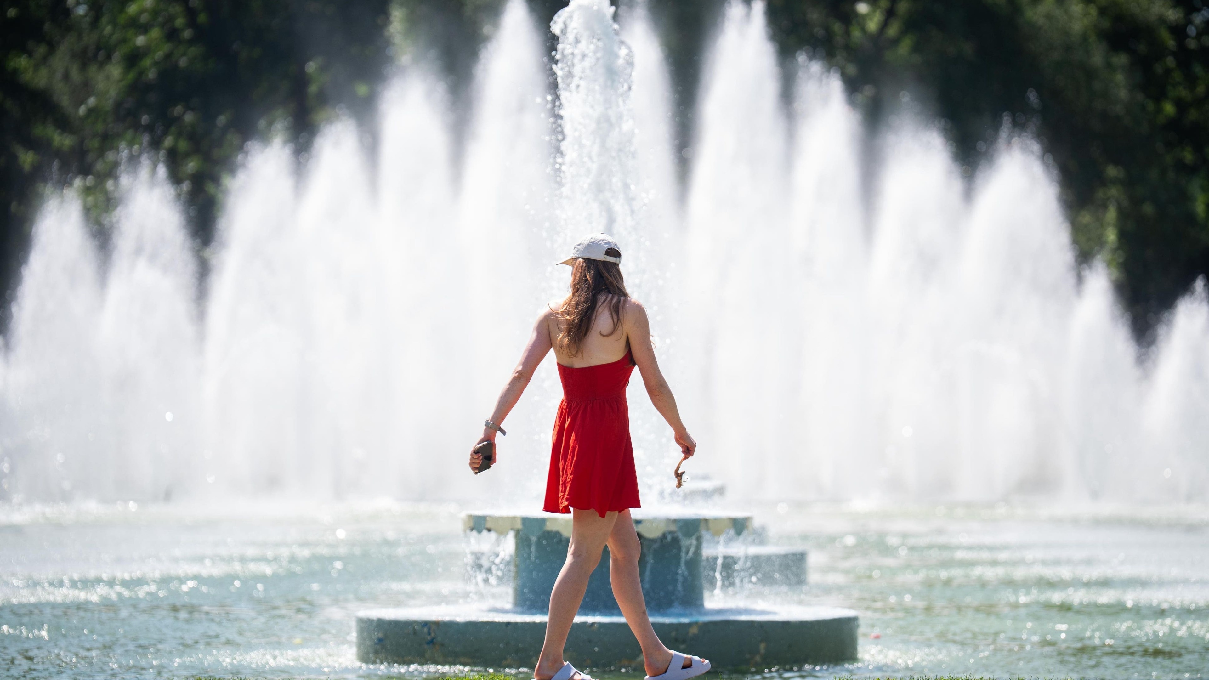 High temperatures could mean hottest bank holiday on record