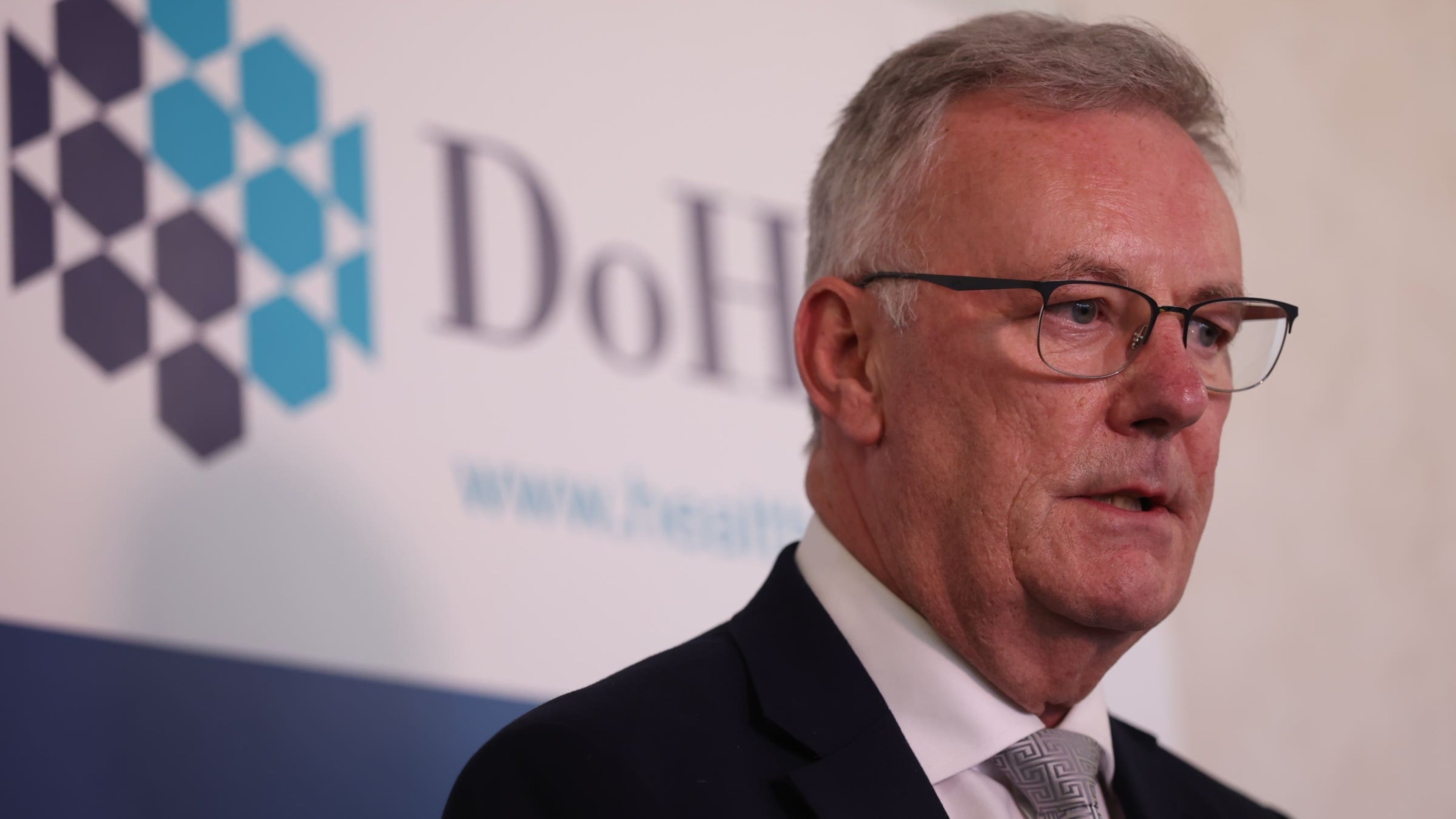 Mike Nesbitt resigns as Stormont health minister