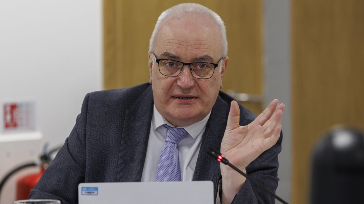 ‘It was very disturbing’: DUP criticise Scottish police after officers stop Rangers fans’ bus and search bags