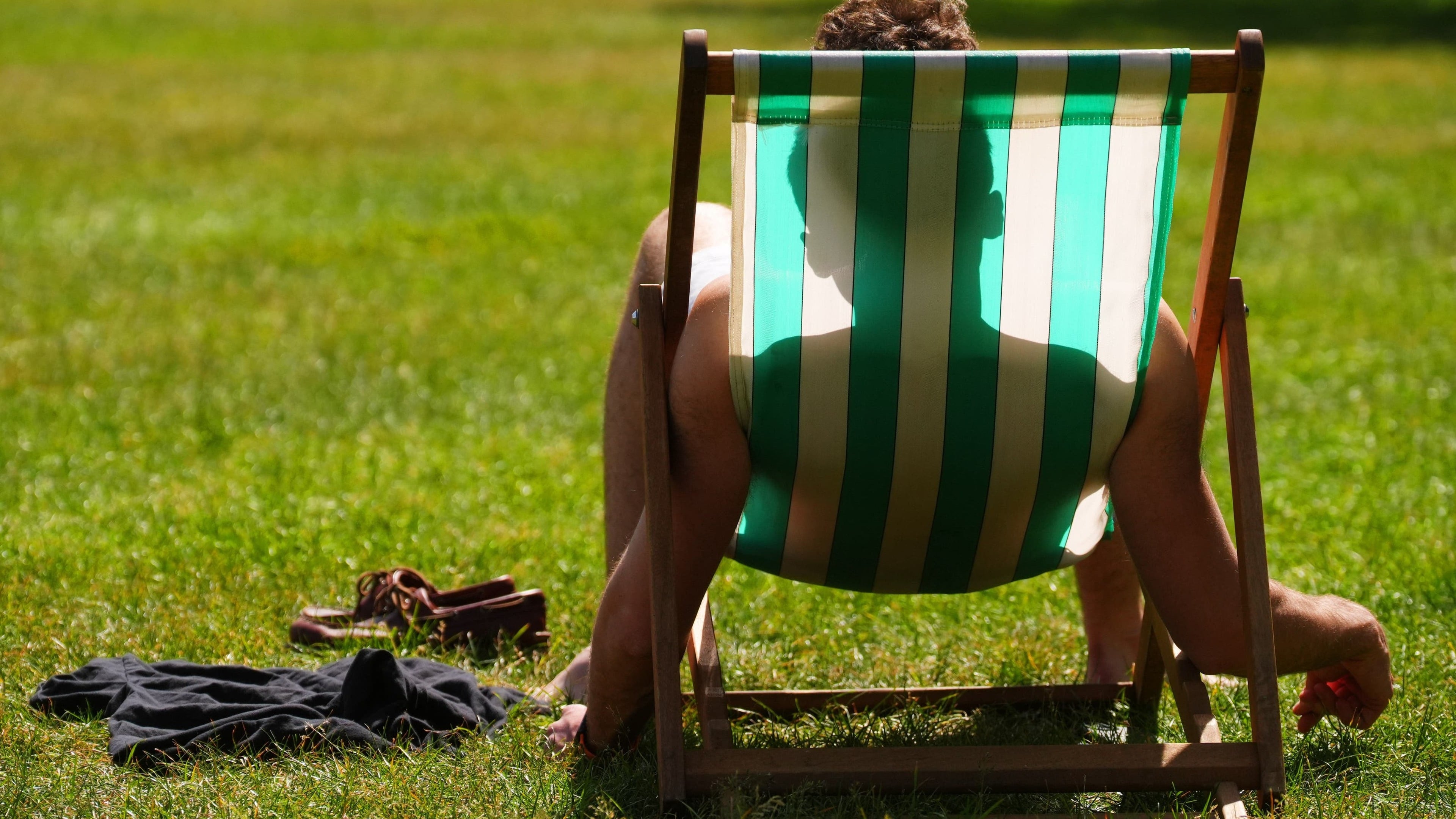 UK forecast sees rising temperatures, with possible record-breaking highs over bank holiday weekend