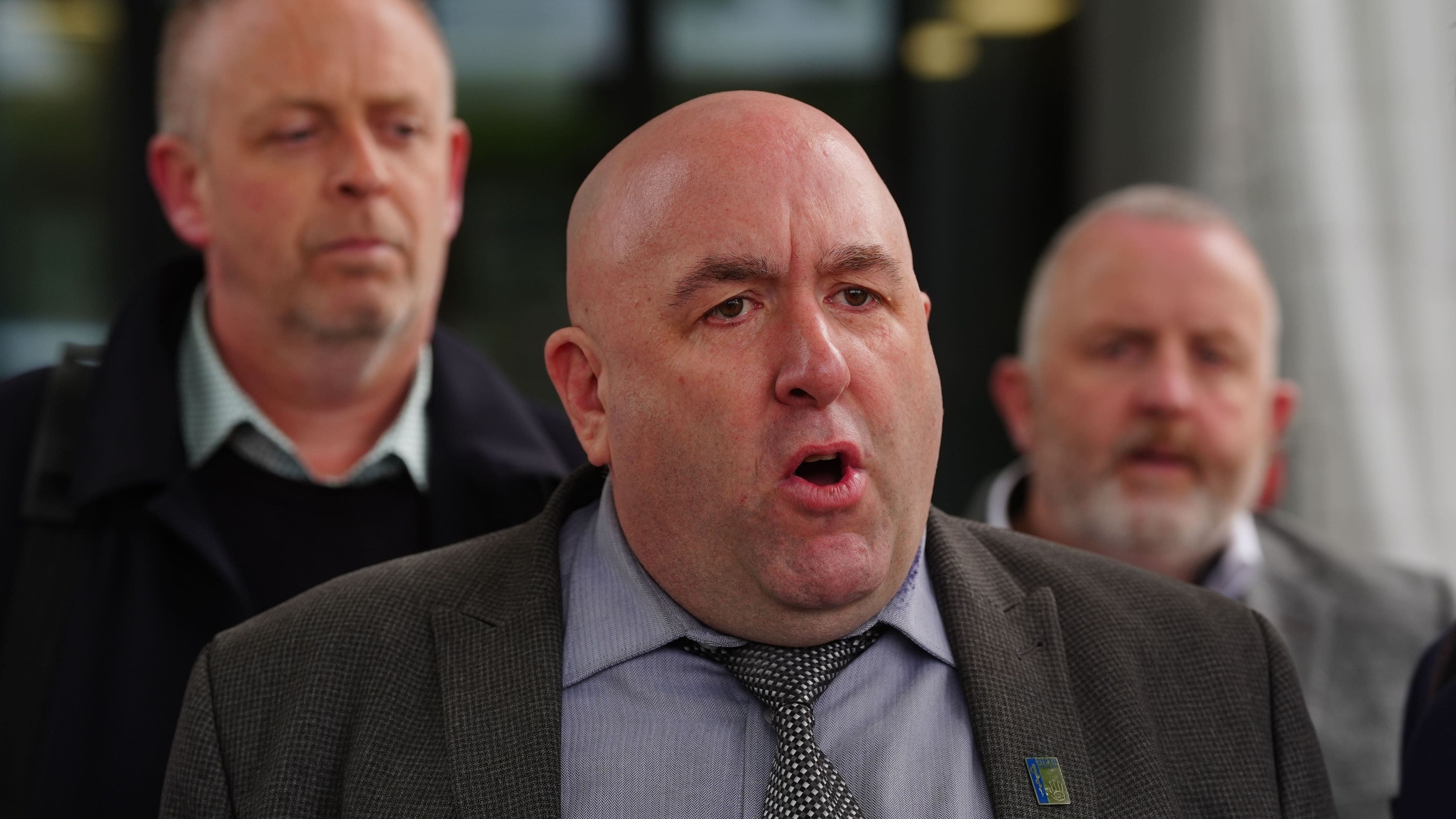 Ambulance unions ‘looking for sign HSE is serious’