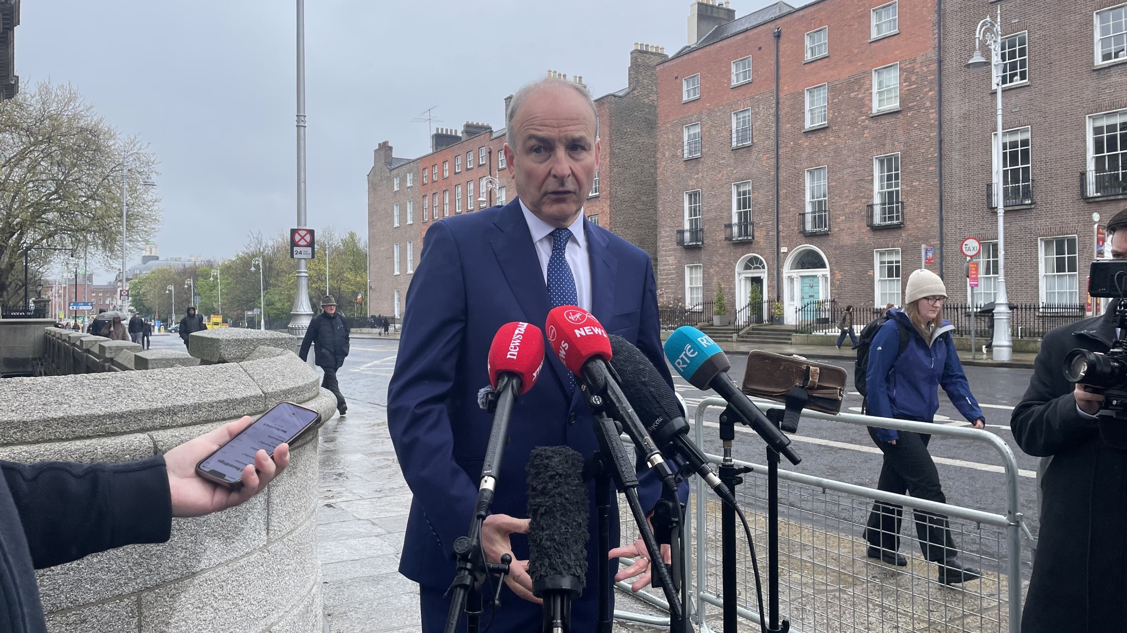 Taoiseach defends his leadership after criticism from party over fuel protests