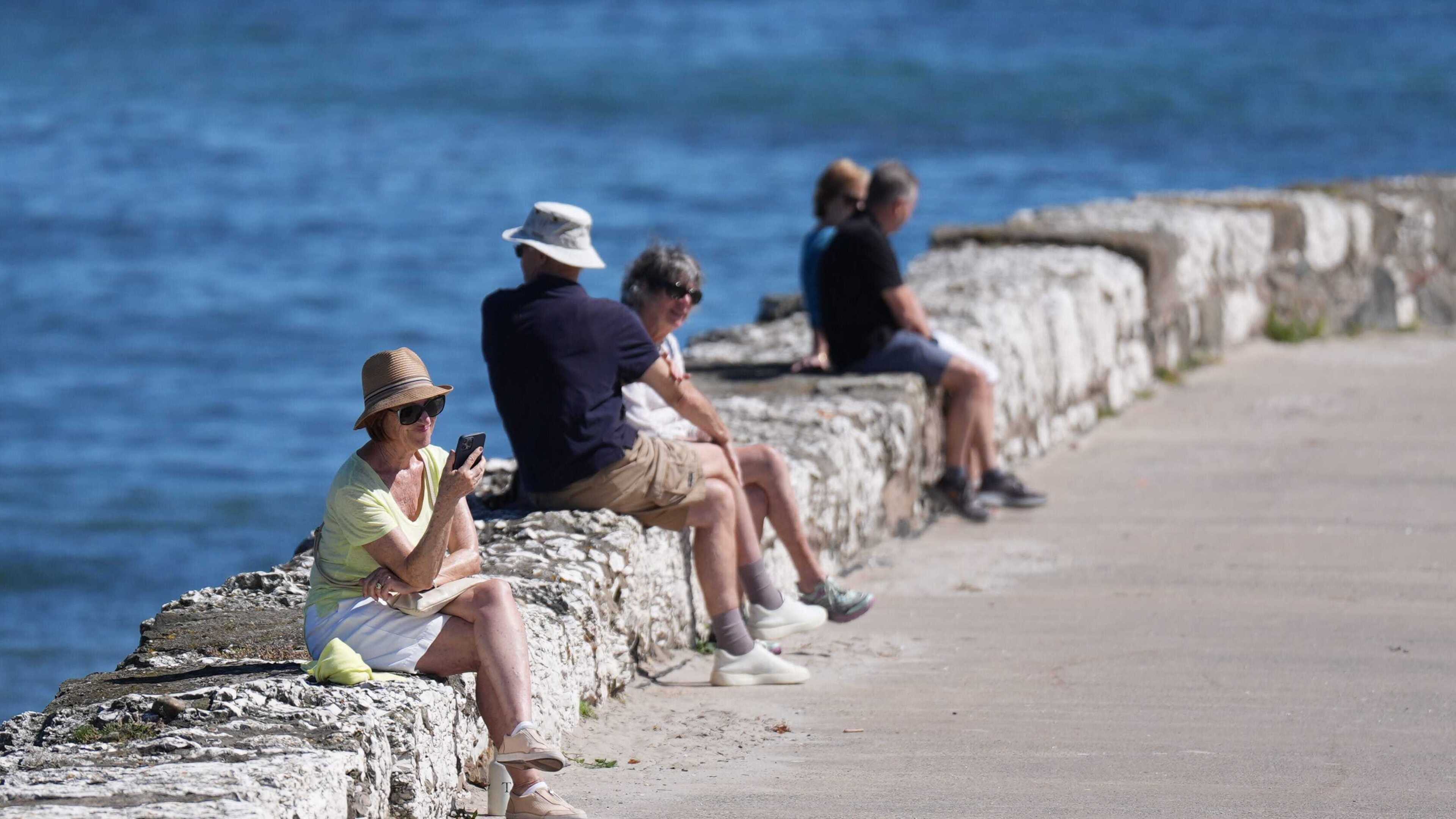 Ireland may see record-breaking temperatures near 28C with extended sunshine