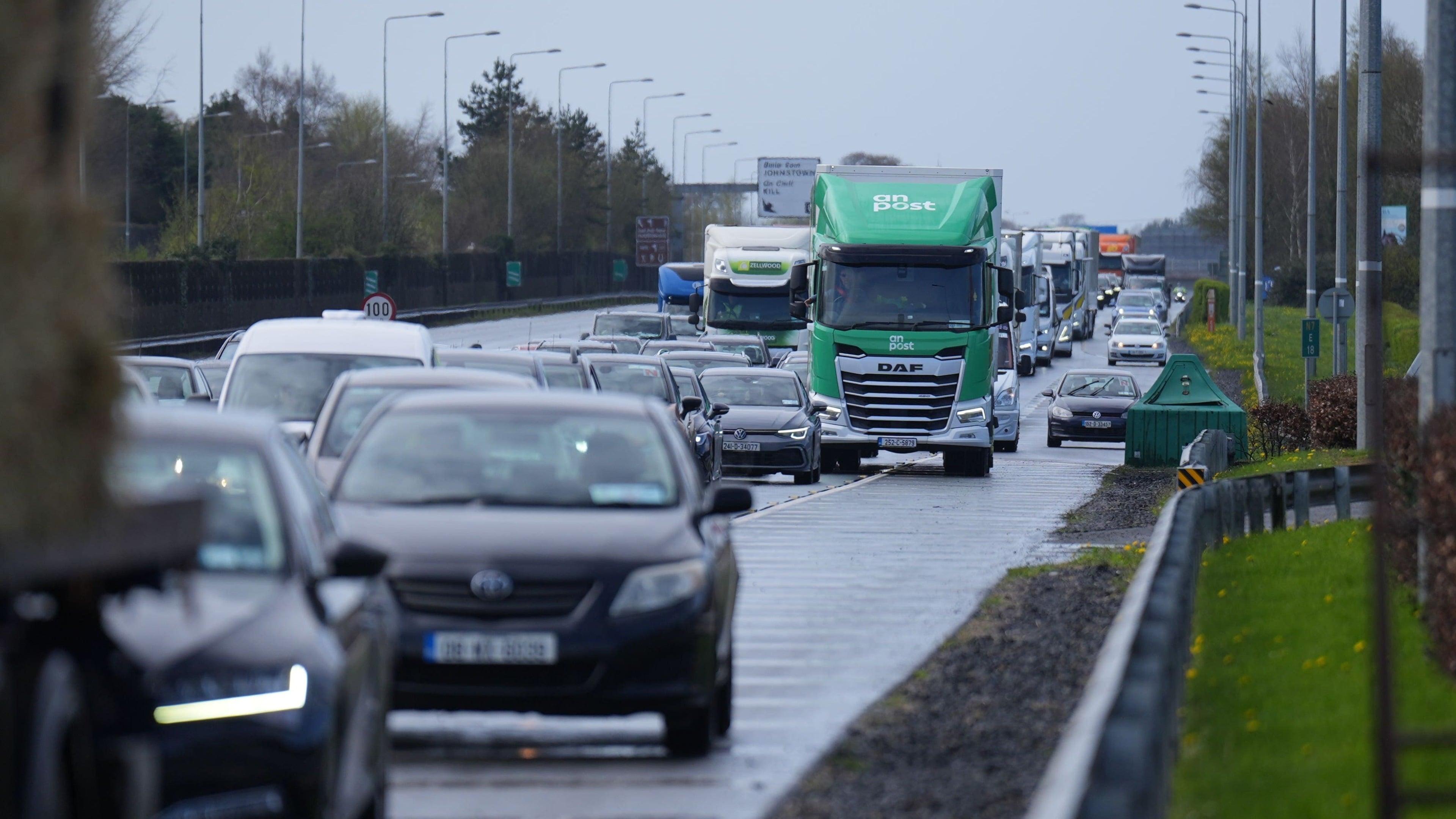 Fuel protests cause more disruption as Irish government faces no confidence vote