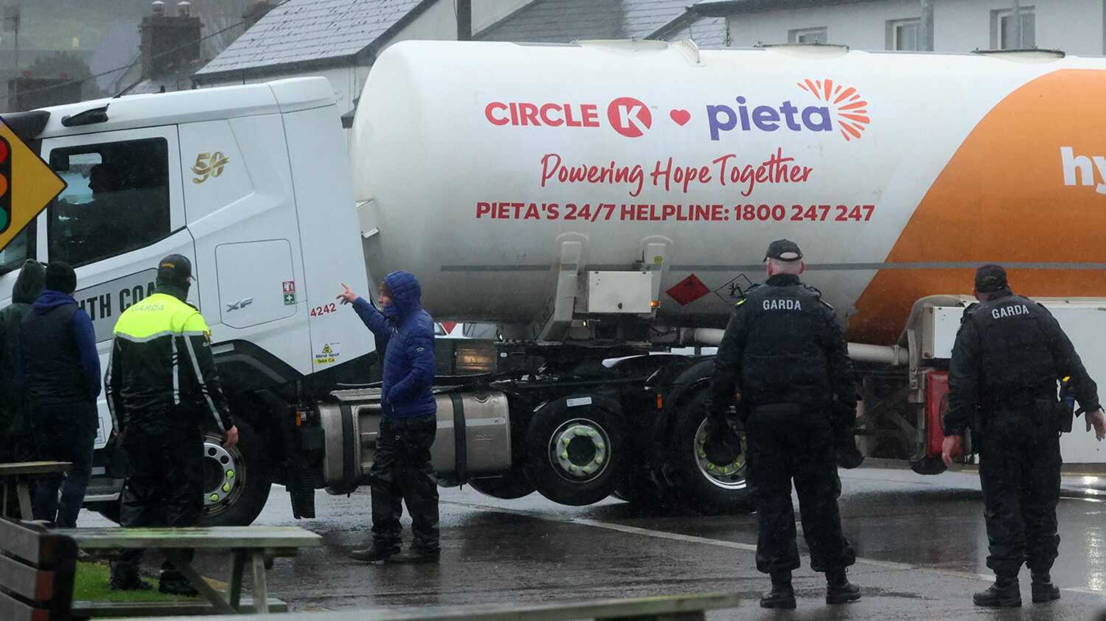 Talks to resume as Irish fuel protests enter fifth day