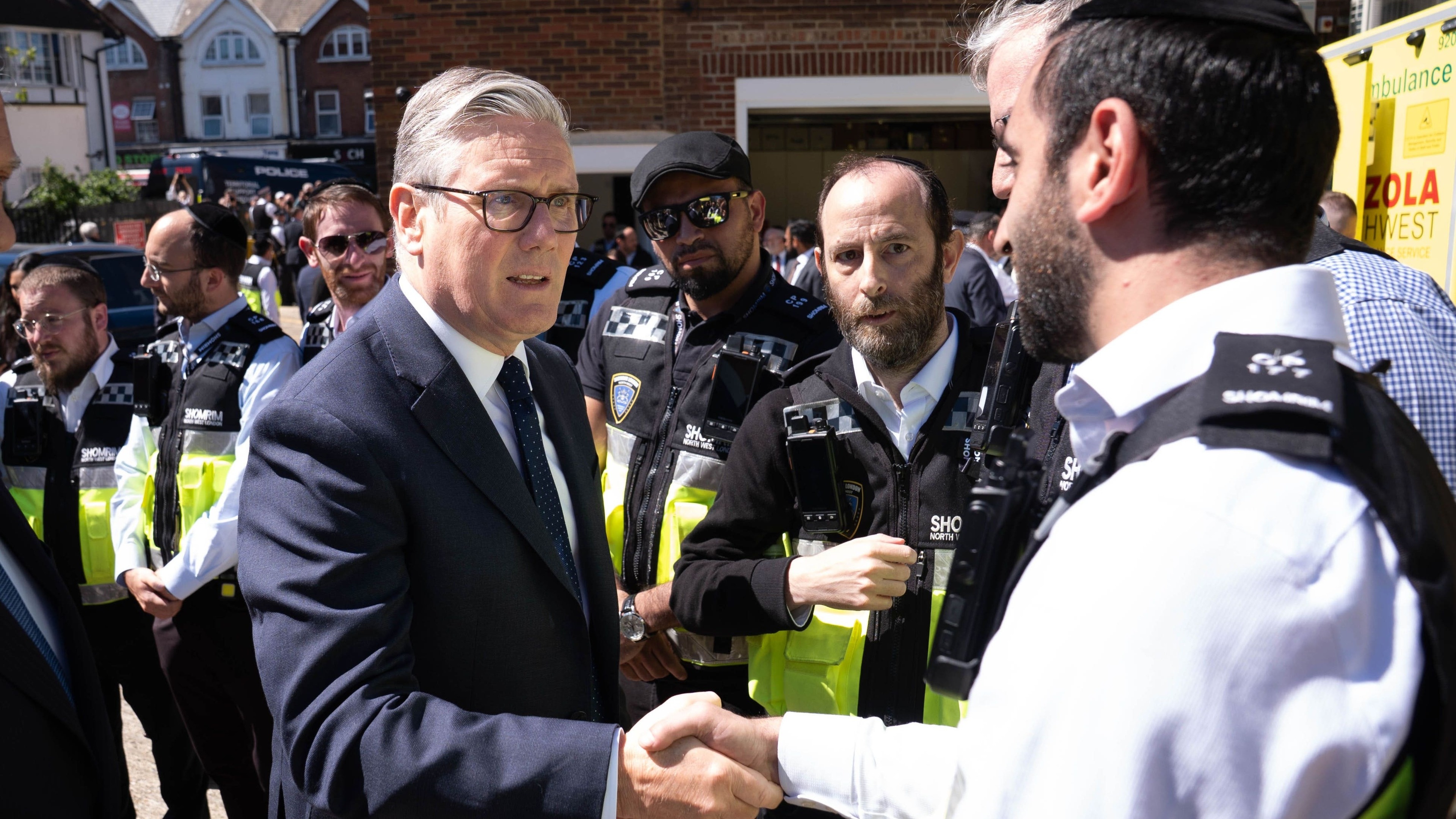 Ministers announce £1m for Jewish communities ahead of antisemitism talks