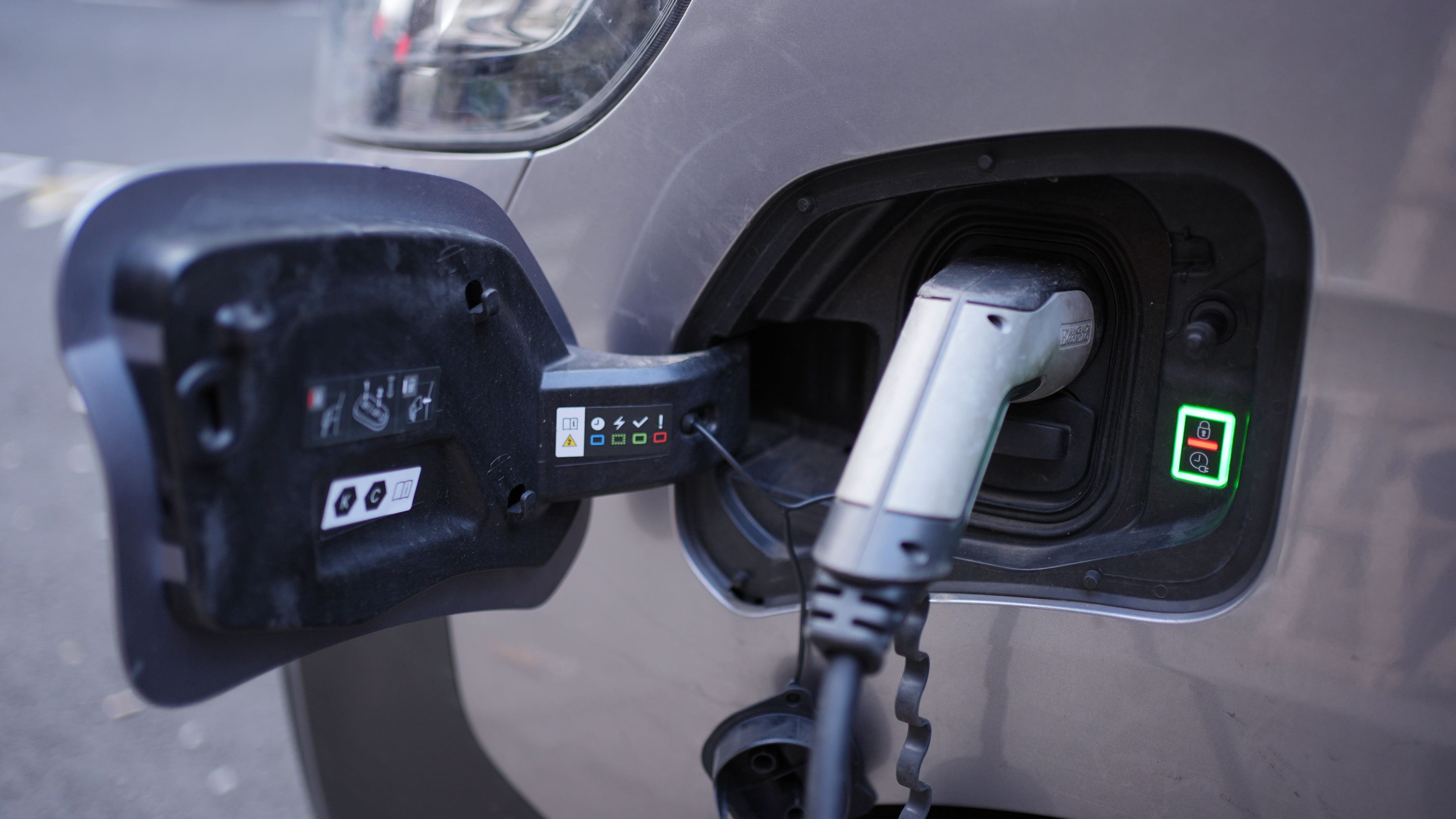 UK government sets target for 87% cut in emissions by 2040
