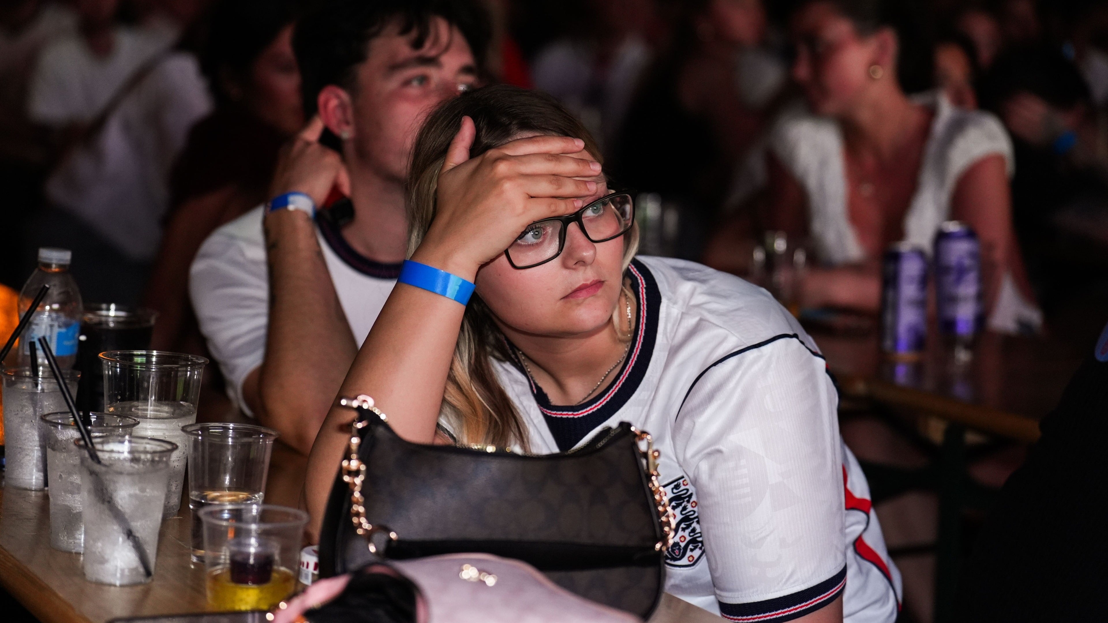 England struggle to break Ghana defence at match day amid fan frustration