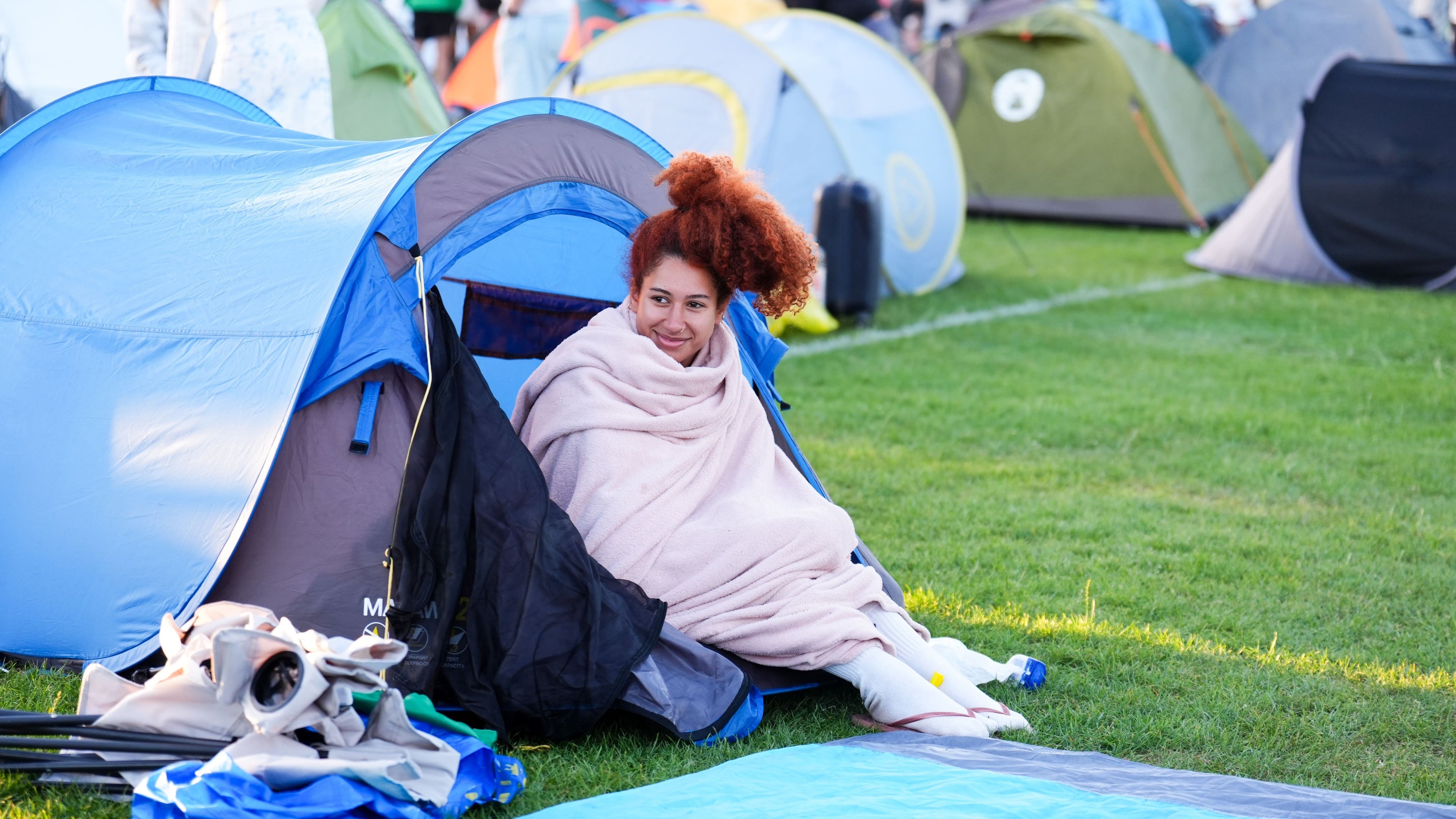 Thousands queue for Wimbledon tickets on first day at Wimbledon Park