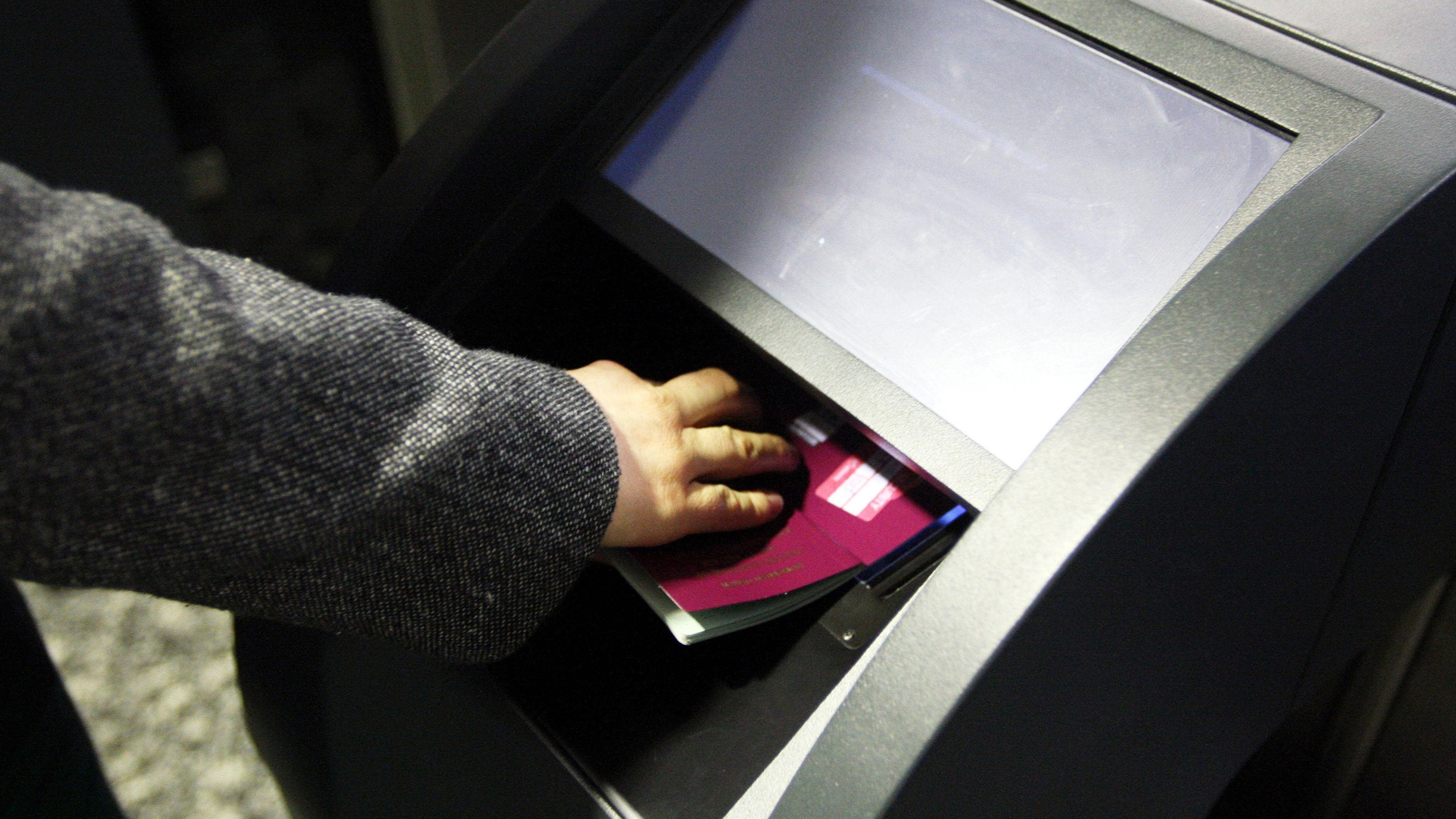 Passport e-gates expanded to children aged eight and nine